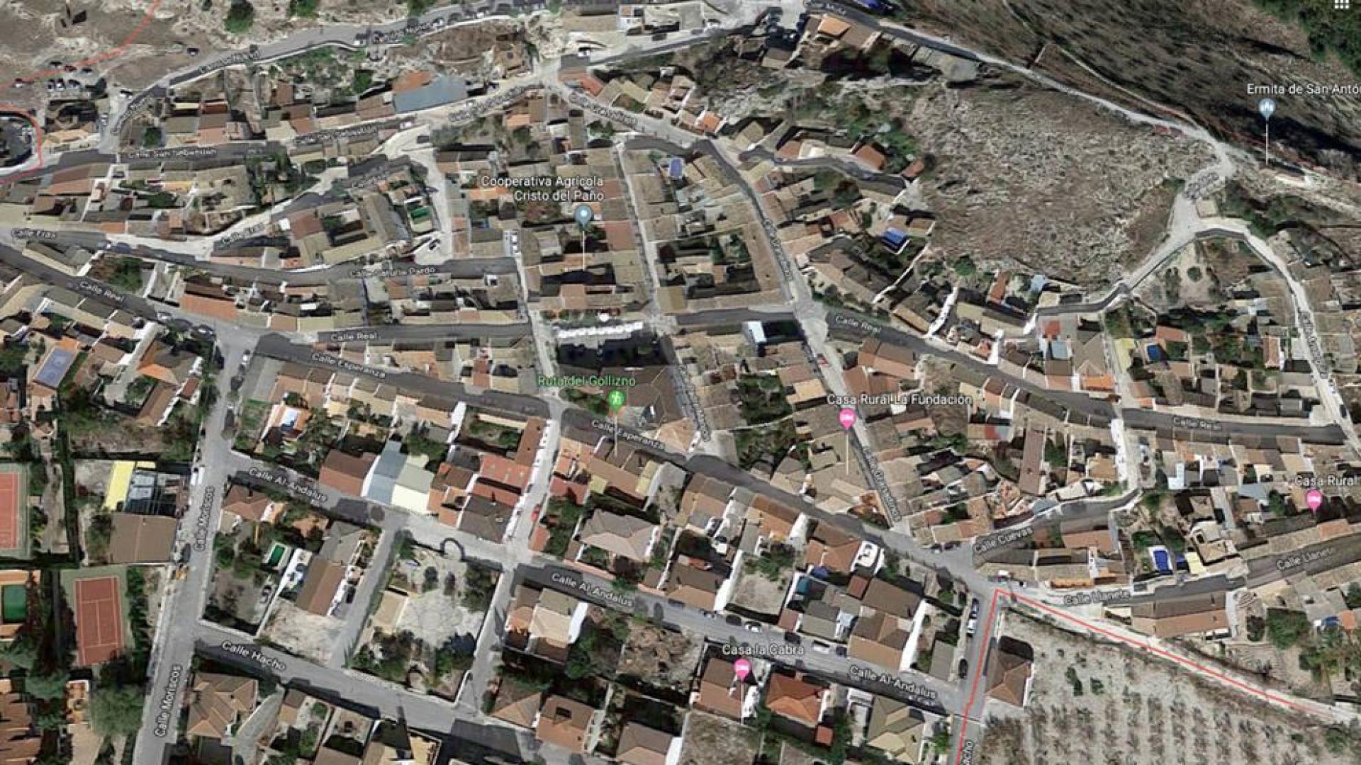 Hallan a un hombre de 54 años fallecido en una piscina de Moclín