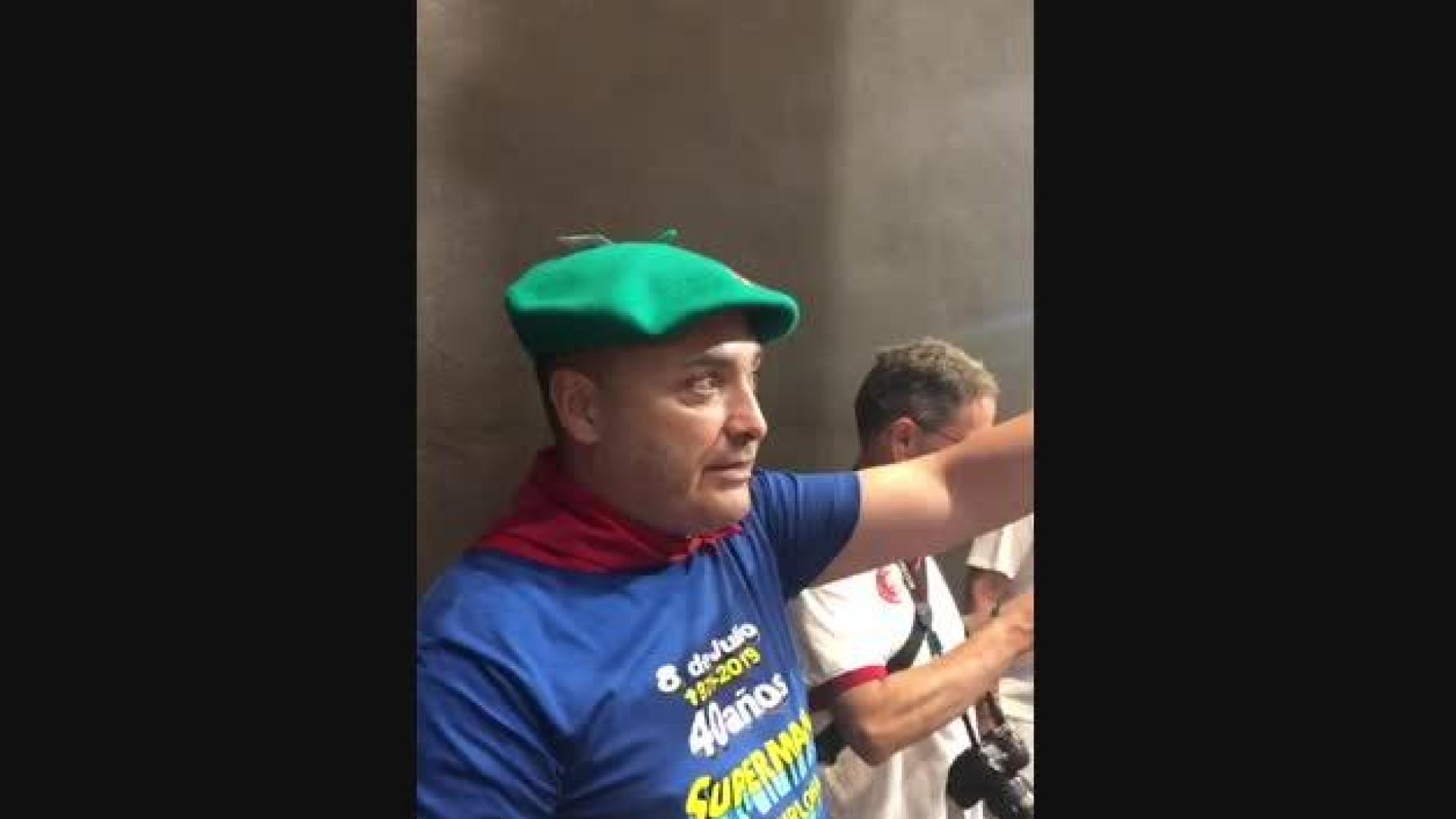 "¡Bienvenido al parque acuático de Pamplona!": el portero viral de la Plaza de Toros