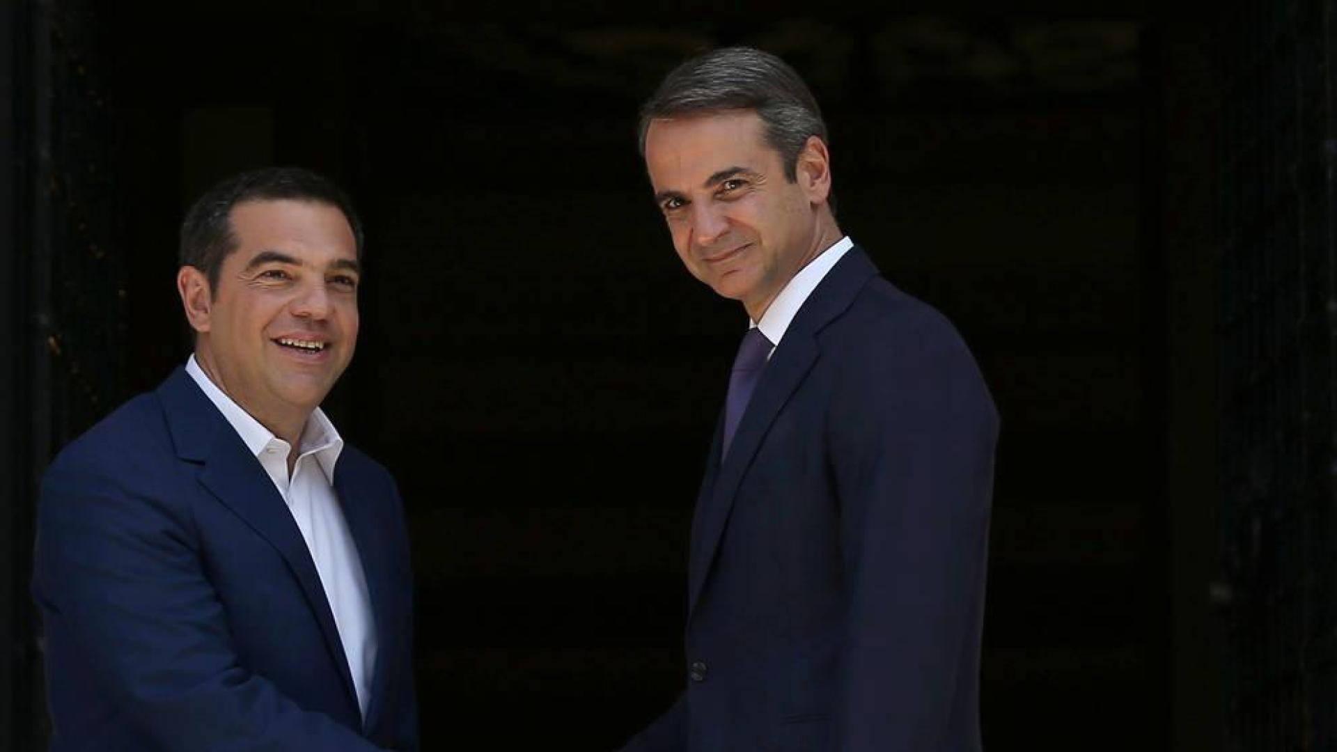 Mitsotakis toma posesión como primer ministro en Grecia tras ganar a Syriza