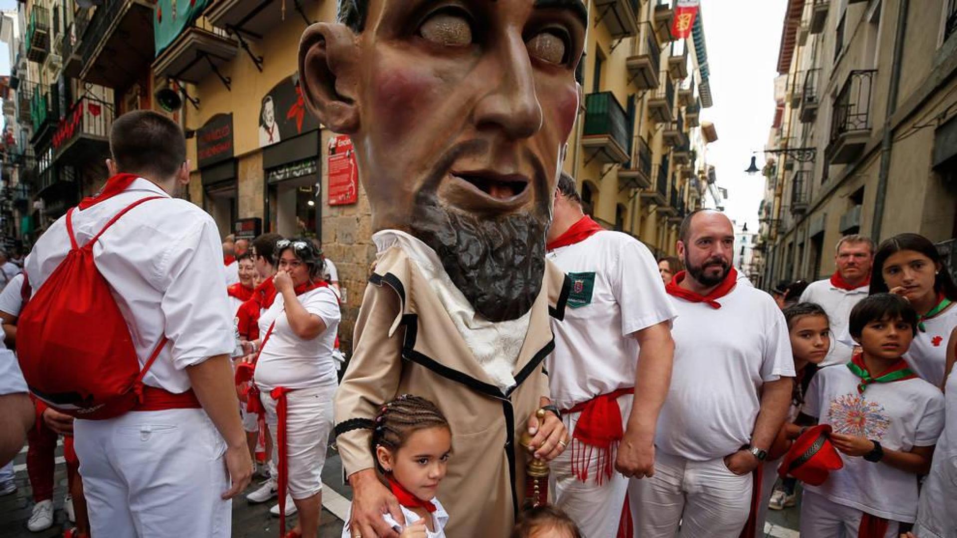 Fotos del recorrido de los gigantes y cabezudos de Pamplona del día 8 de julio de San Fermín 2019