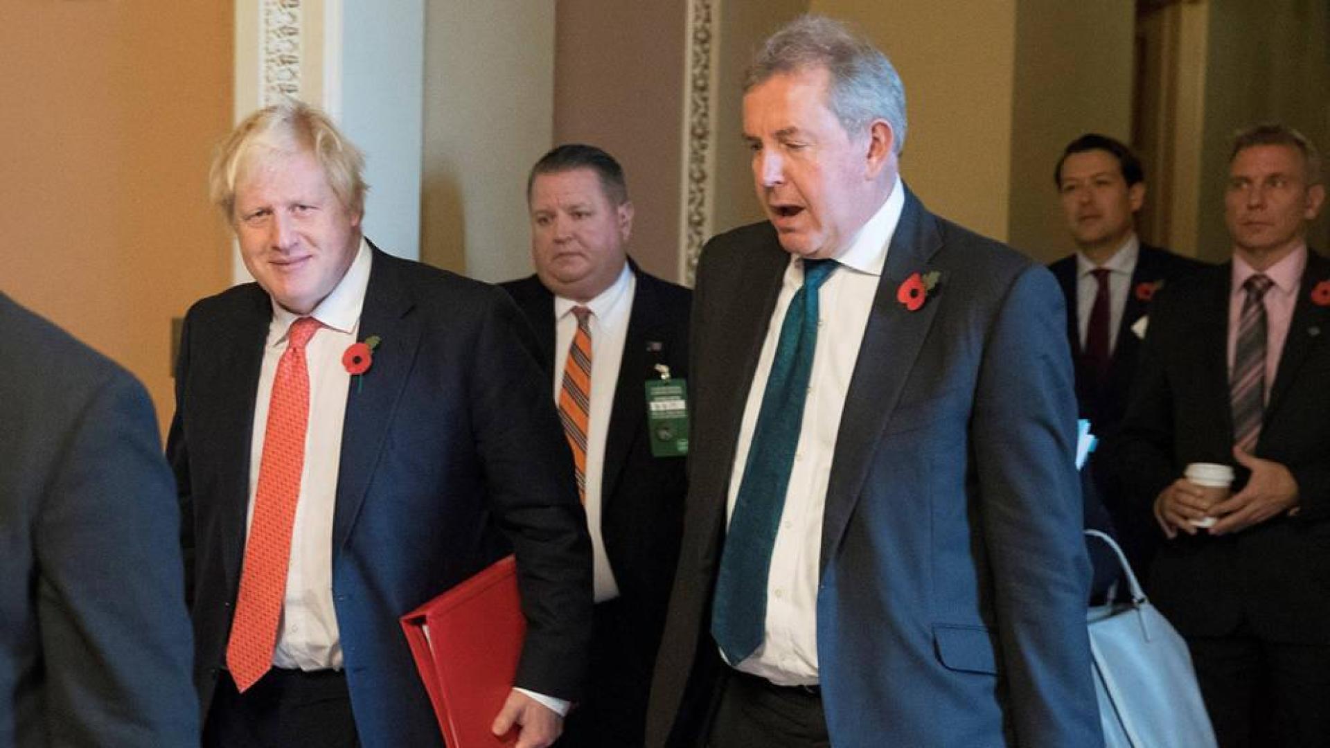 Dimite el embajador británico en EE UU tras filtrarse sus críticas a Trump
