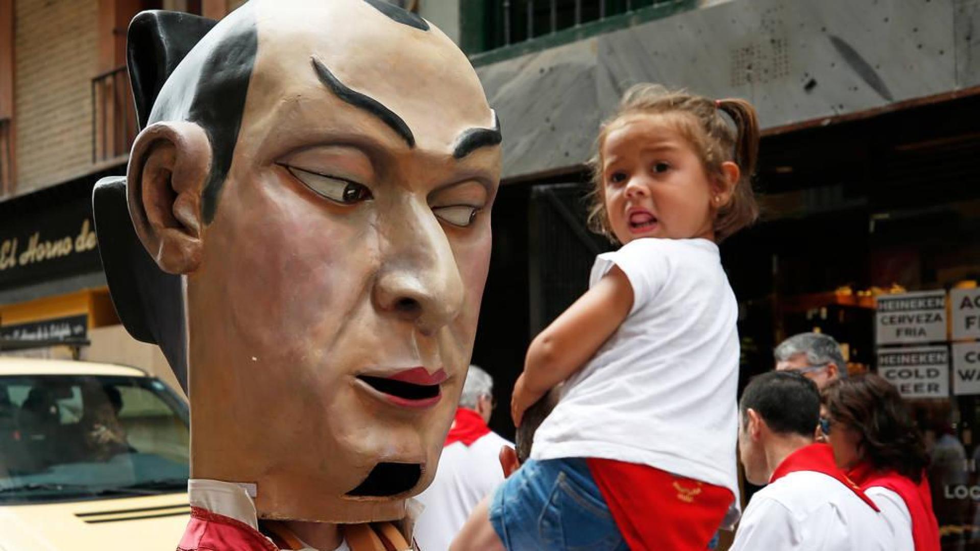 Fotos del recorrido de los gigantes y cabezudos de Pamplona del día 8 de julio de San Fermín 2018