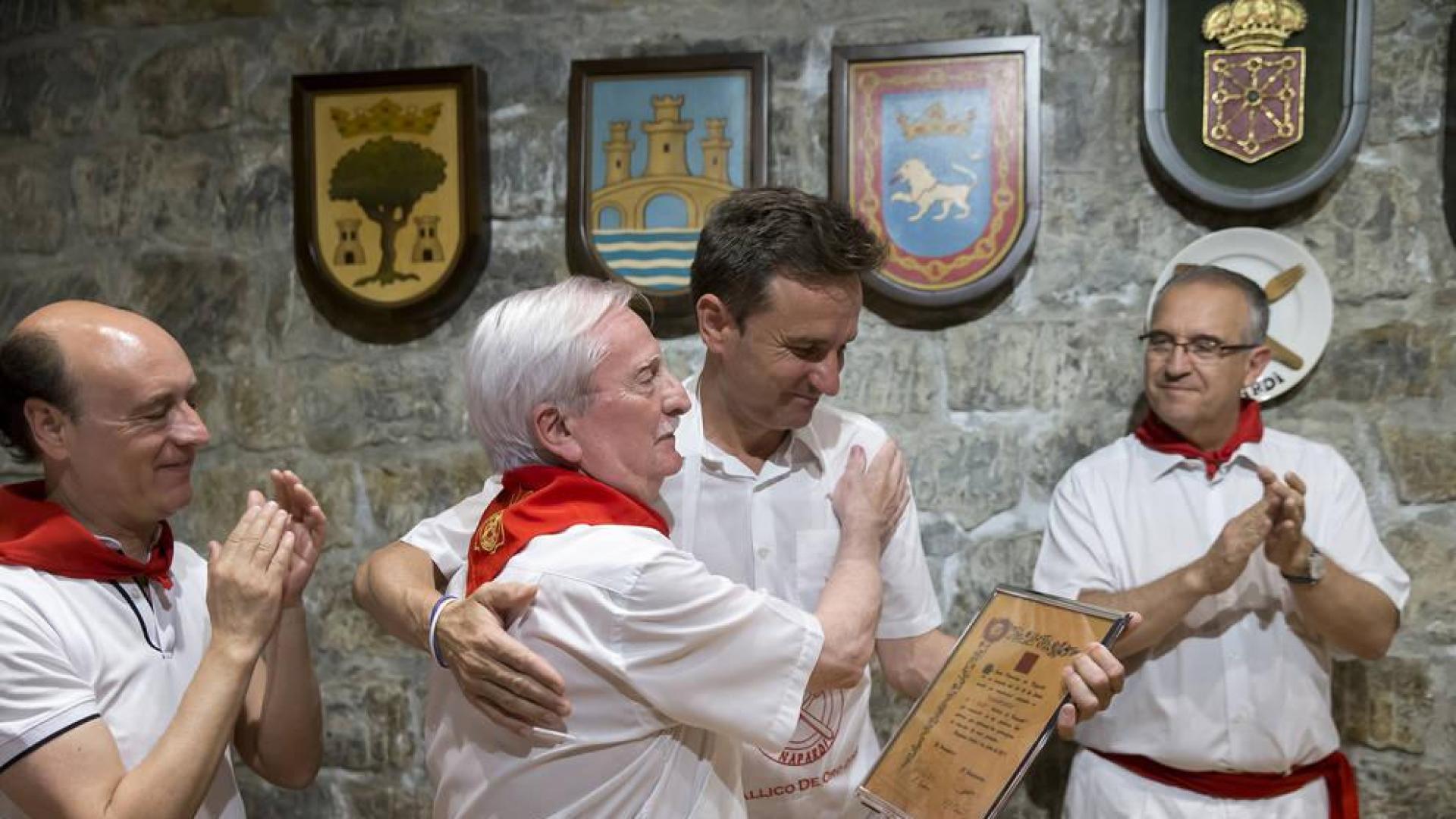 La Pamplonesa recibe el reconocimiento de Napardi con su "gallico de oro"