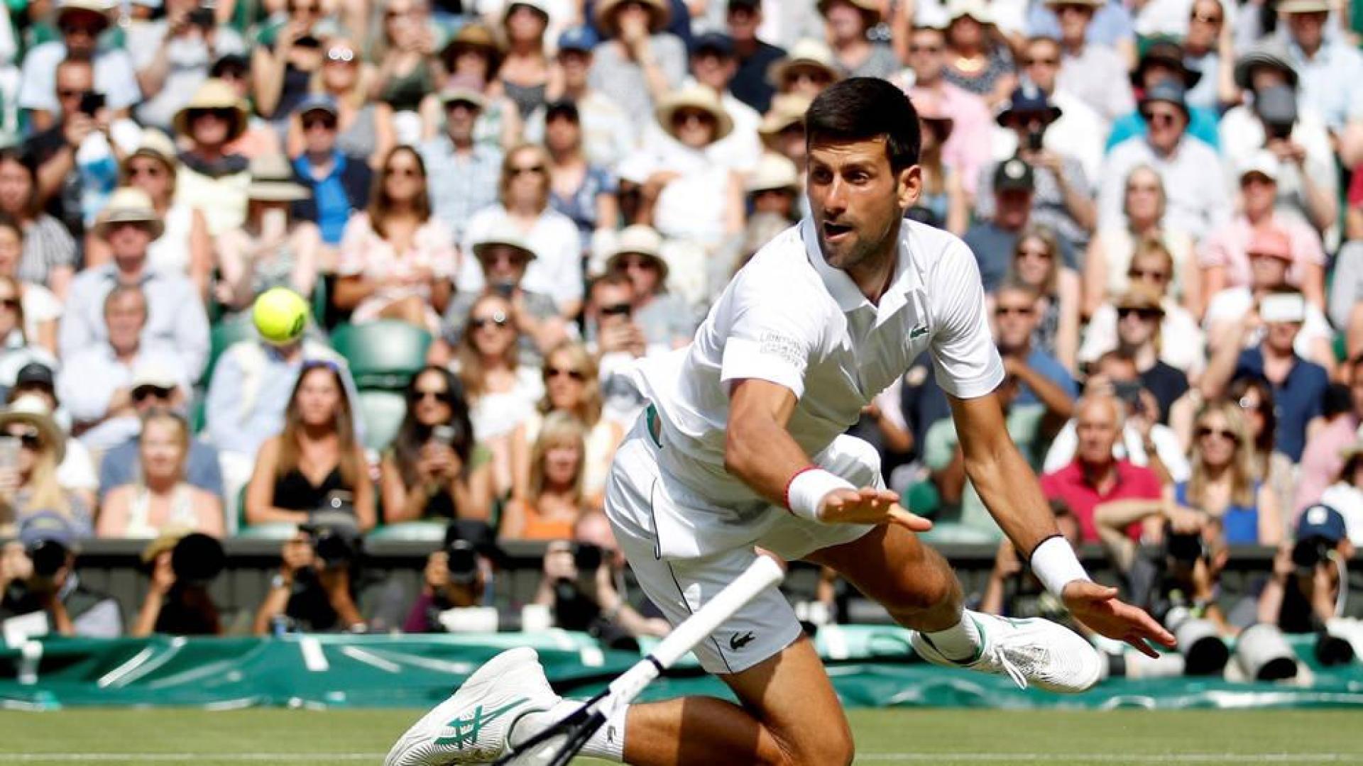 El serbio Novak, defensor del título y número uno del mundo, durante la semifinal de Wimbledon