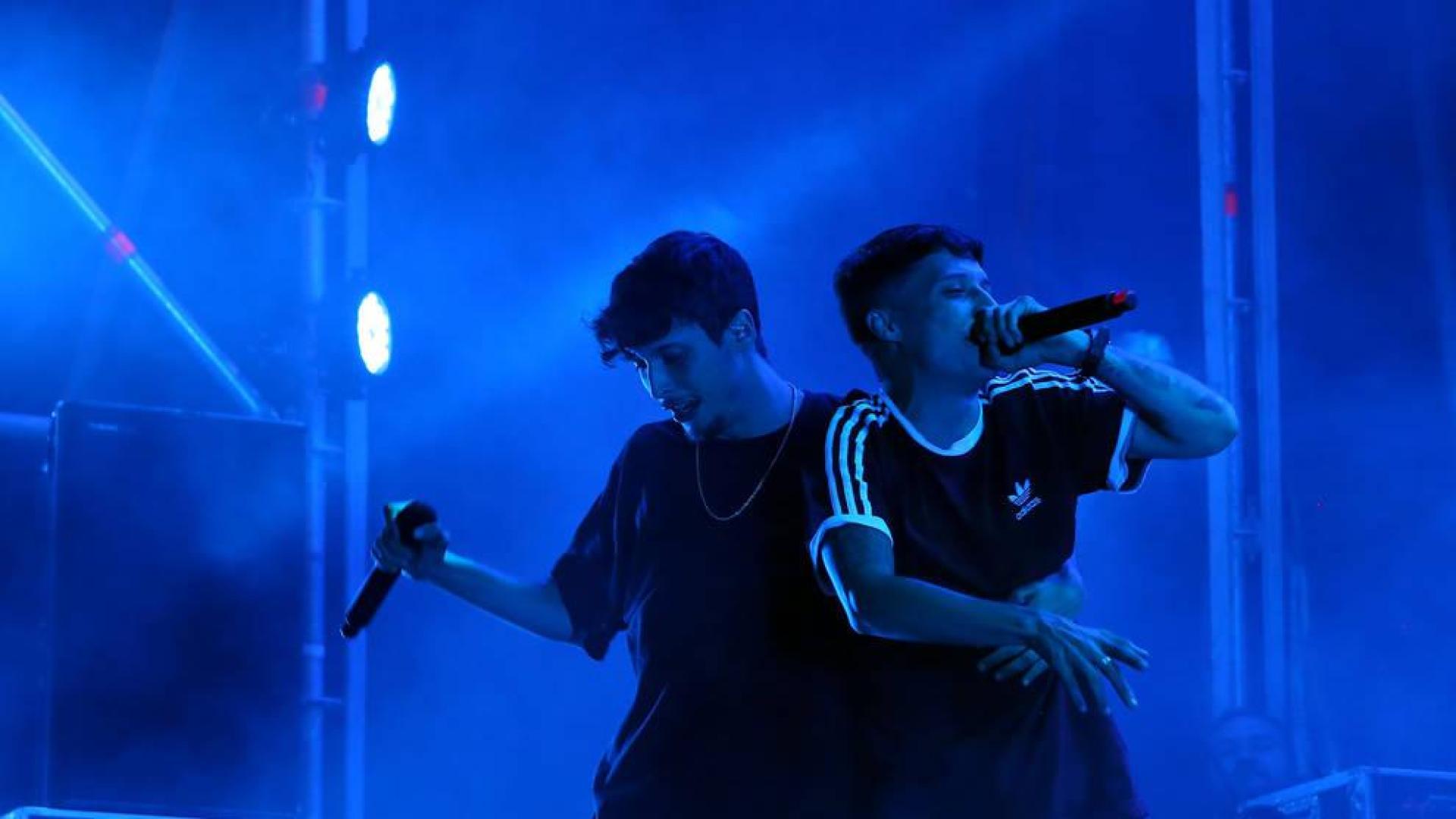 El rap de Ayax y Prok llena los Fueros.