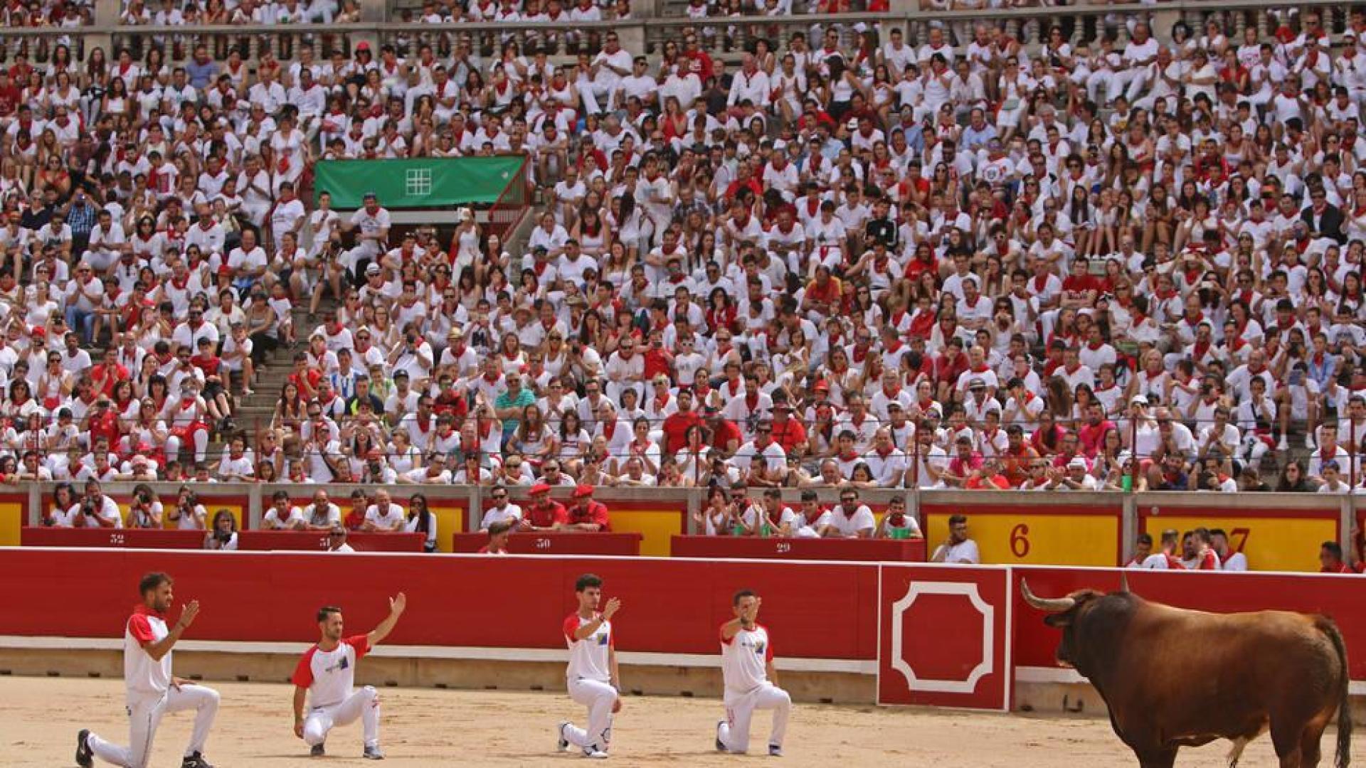Muestra de valentía de los recortadores en San Fermín.