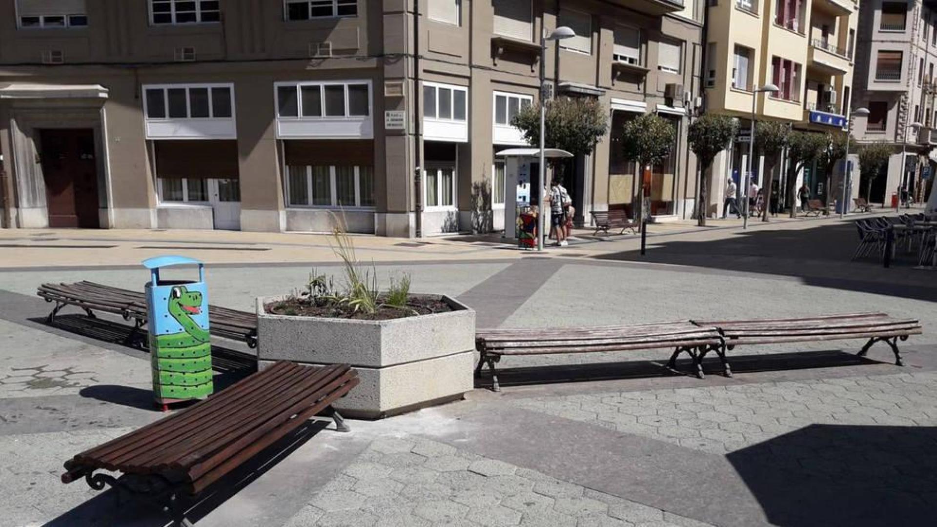 Mejoras en bancos y otros elementos del mobiliario urbano de Estella.