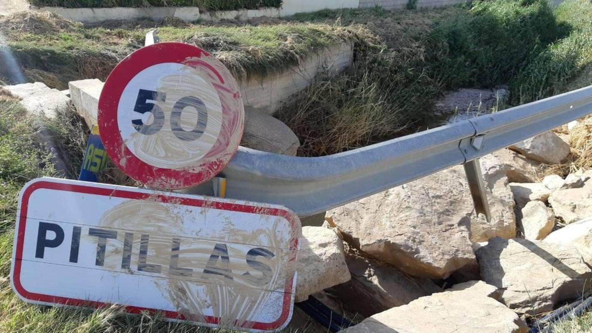 Los alcaldes de once de los catorce municipios incluidos en la zona catastrófica por las lluvias torrenciales y las riadas en la Zona Media se centraban en las trabas que el departamento de Medio Ambiente viene poniendo al arreglo de los barrancos y la limpieza del cauce de los ríos.