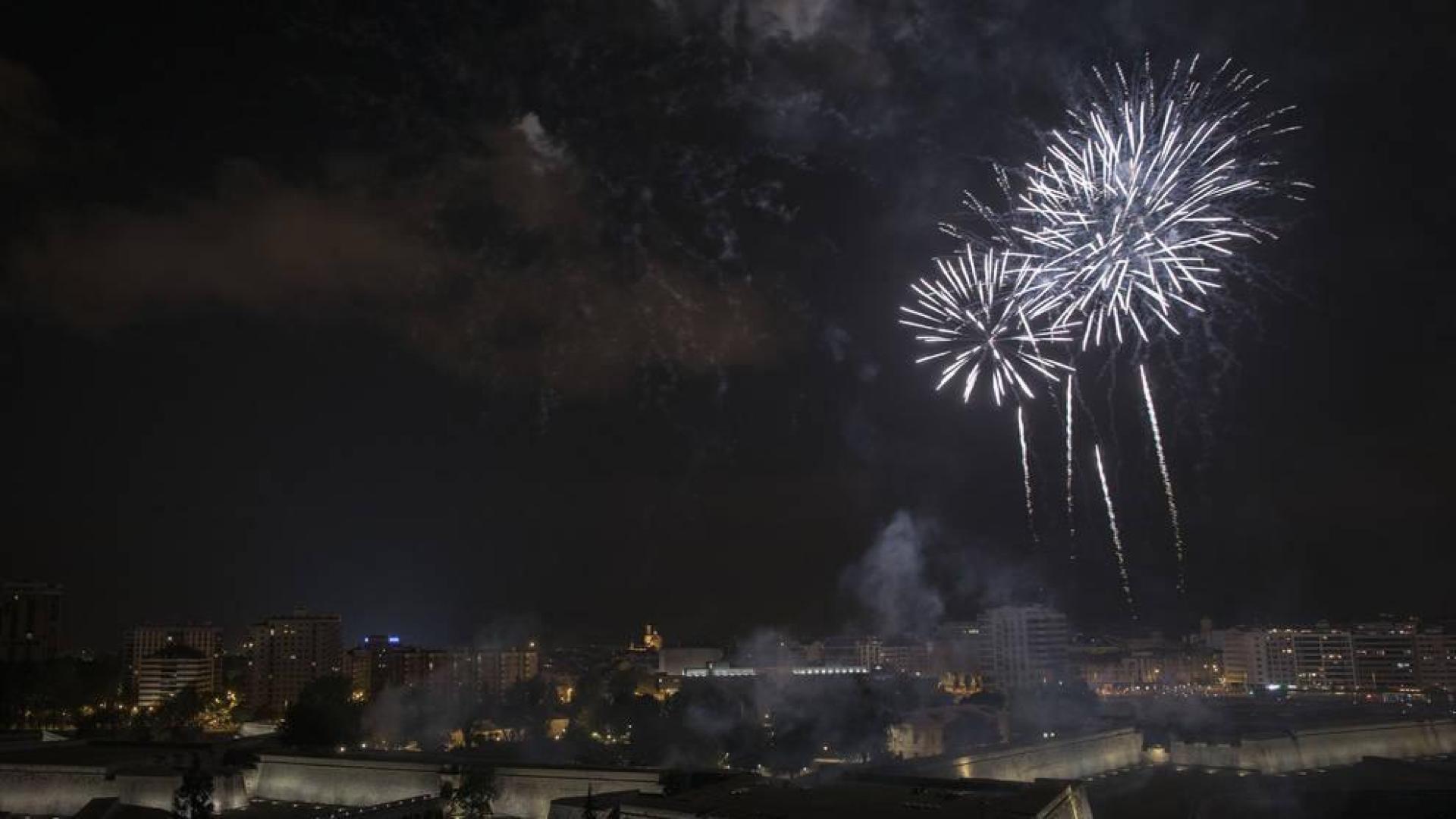 F. Philibert, de Canadá, cierra los fuegos de San Fermín 2019.
