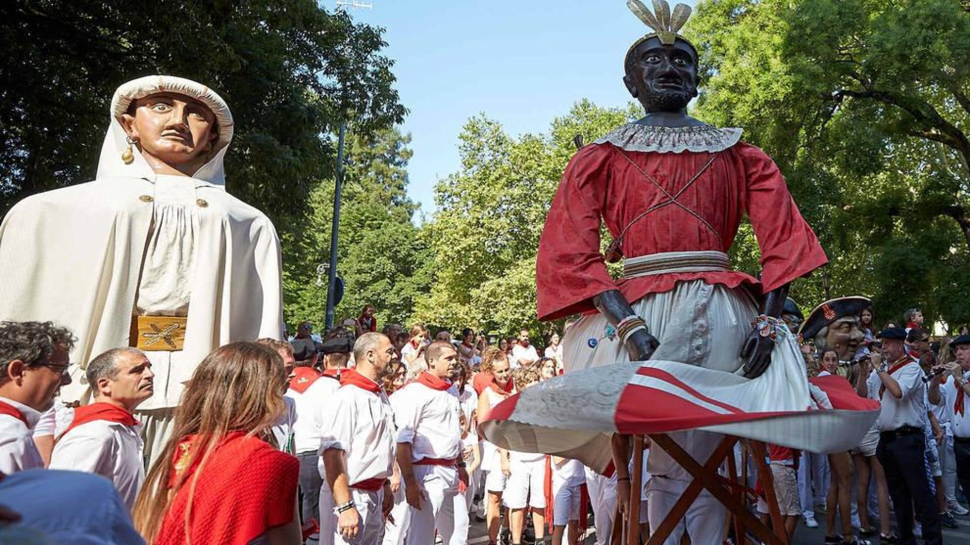 Fotos del recorrido de la Comparsa de Gigantes y Cabezudos de Pamplona del día 9 de julio de San Fermín 2019