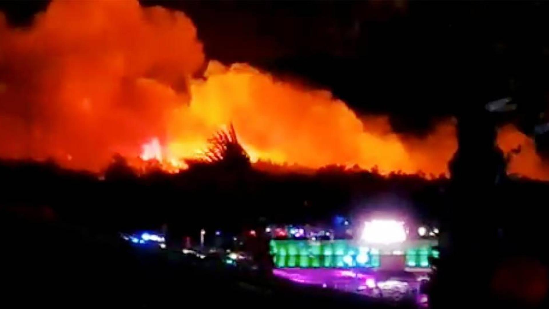 Un incendio forestal obliga a evacuar 10.000 personas de un festival de música en la isla croata de Pag