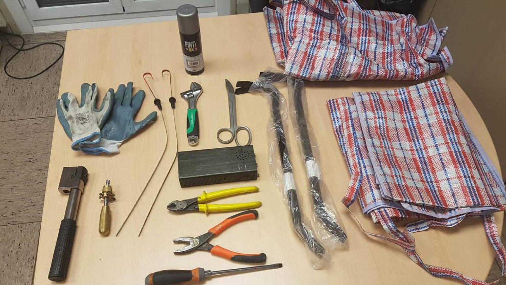 Utensilios para robos incautados por la Policía Foral.