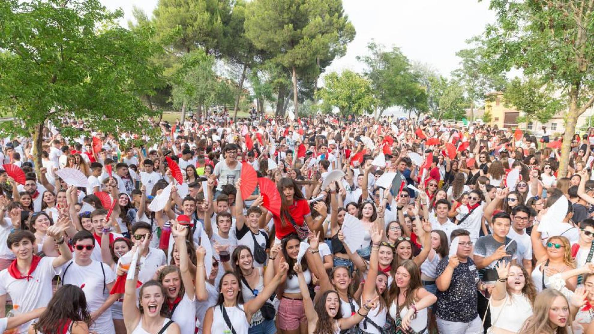 Foto del público asistente a la fiesta Todo Joven de fiestas de Tudela 2018.