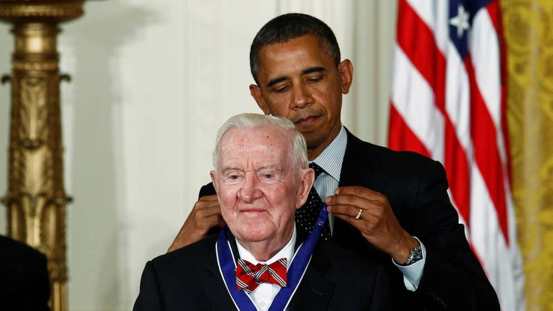 Muere John Paul Stevens, el influyente juez retirado del Supremo de EE UU