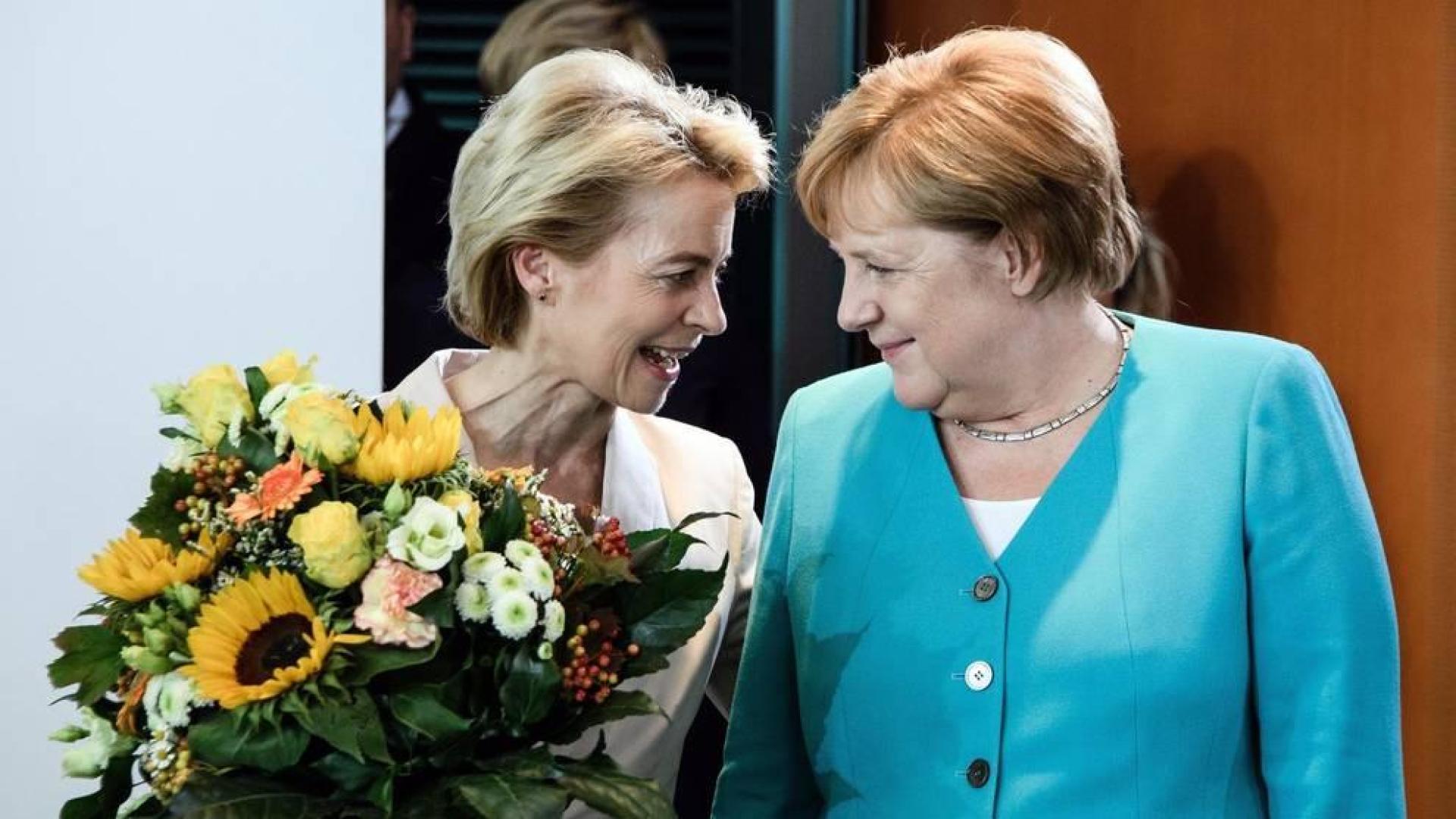 La canciller alemana, Angela Merkel, y la nueva presidenta de la Comisión Europea y exministra de Defensa, Ursula von der Leyen.