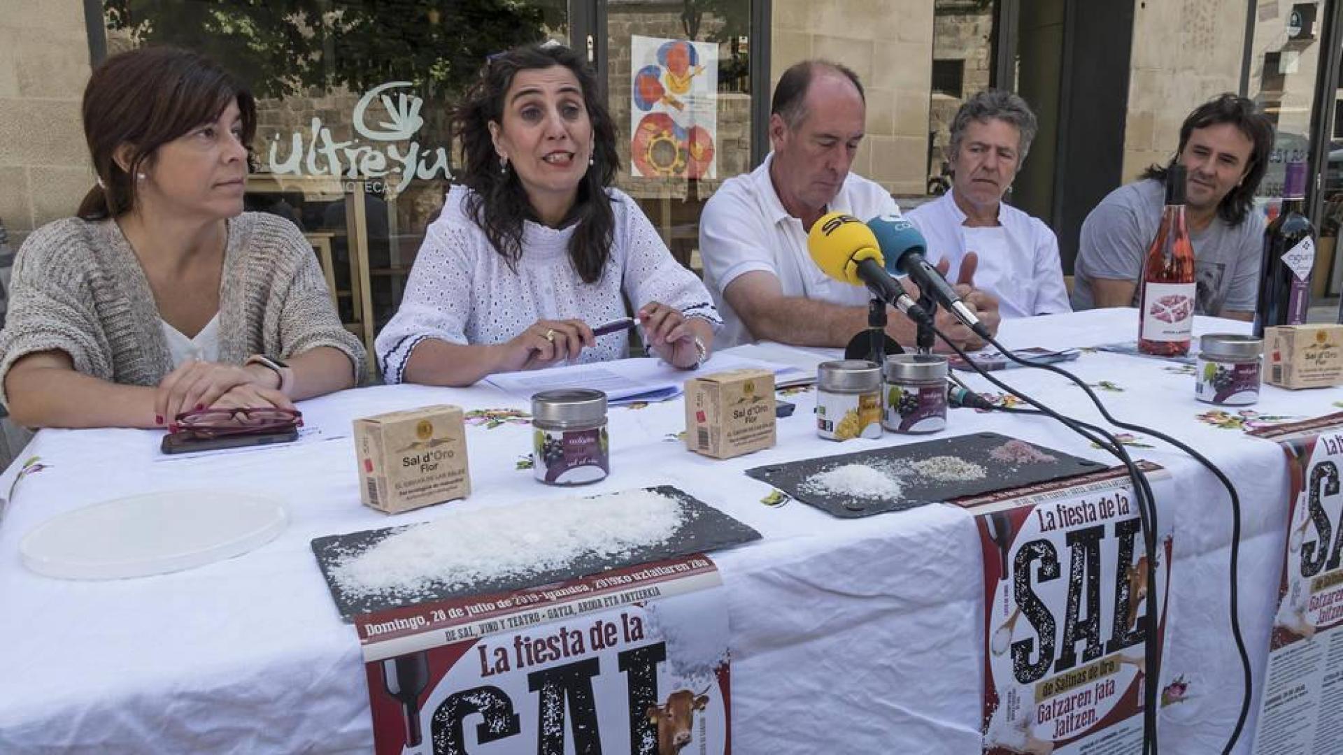 Hacia la dcha: Marta Borruel, Charo Apesteguia, Patxi Eraso, Víctor Napal y Patxi Izarbe.
