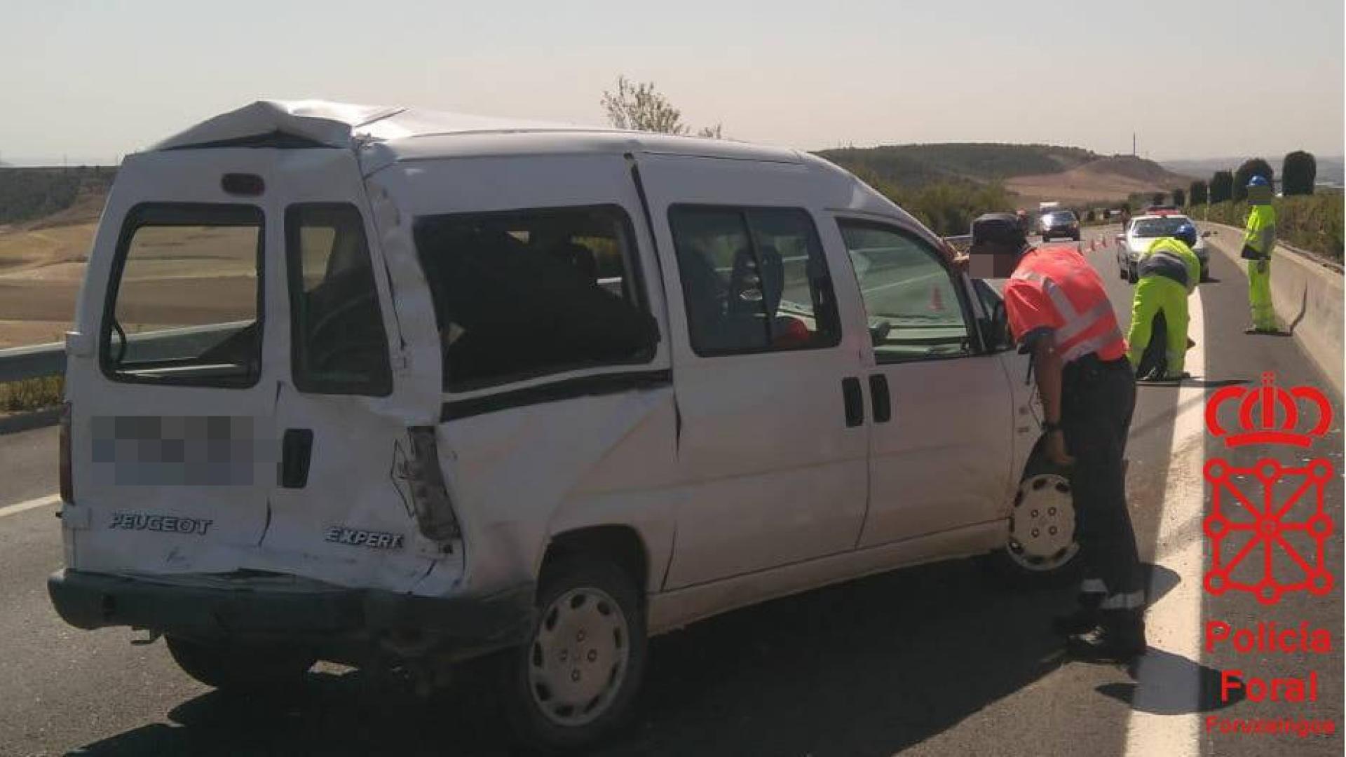 Retenciones en la A-68, en Tudela, tras un accidente entre un camión y una furgoneta