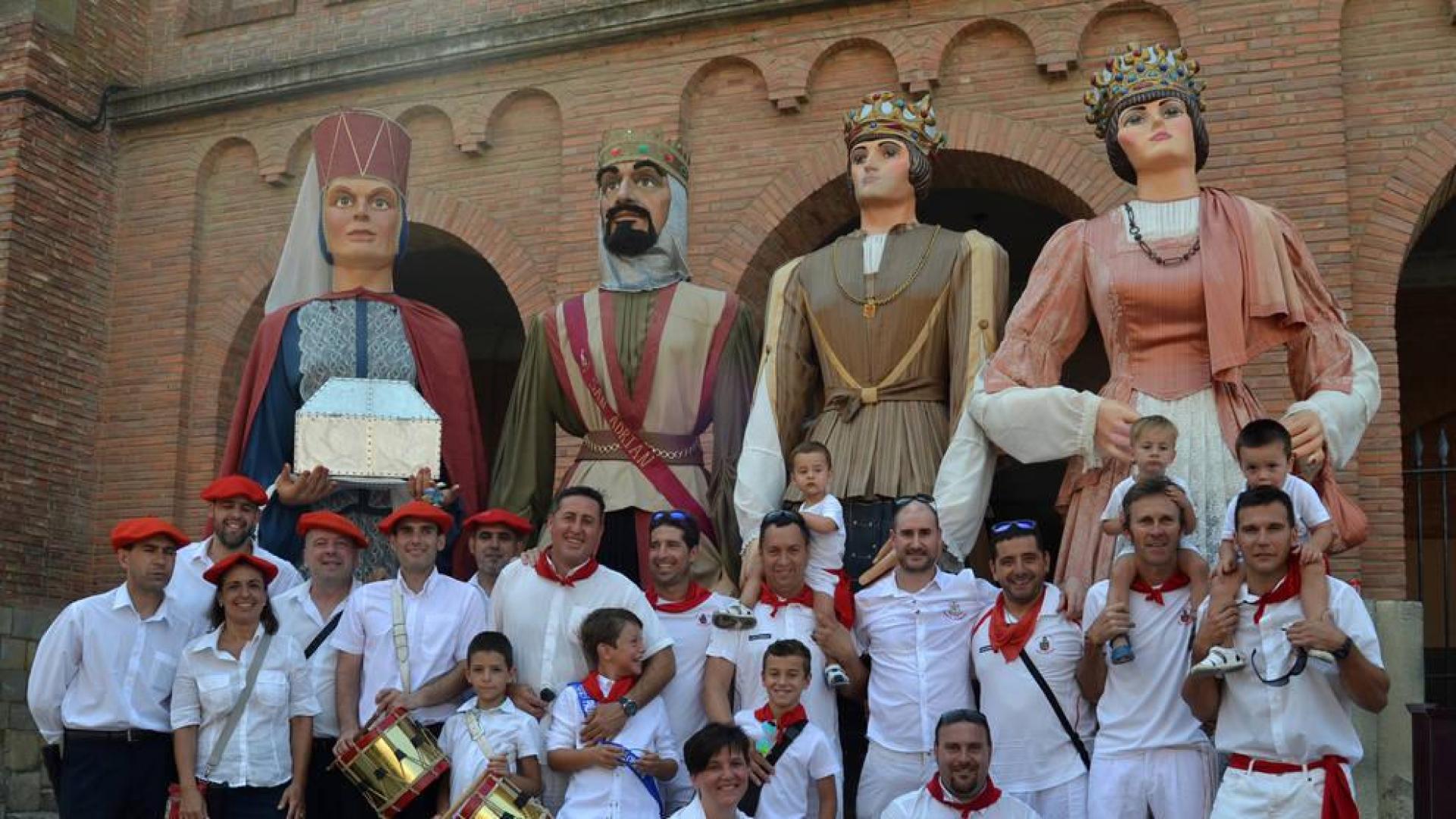 Ocho comparsas en la concentración de gigantes del domingo en San Adrián