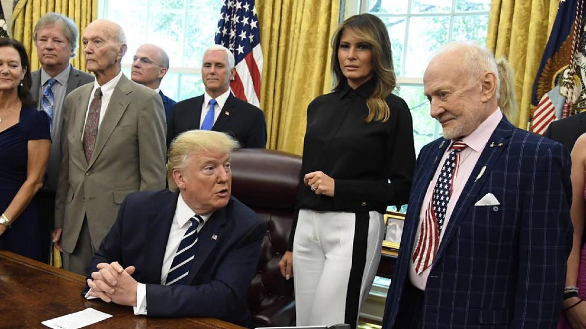 Trump pone en duda el plan de la NASA de pasar por la Luna para ir a Marte