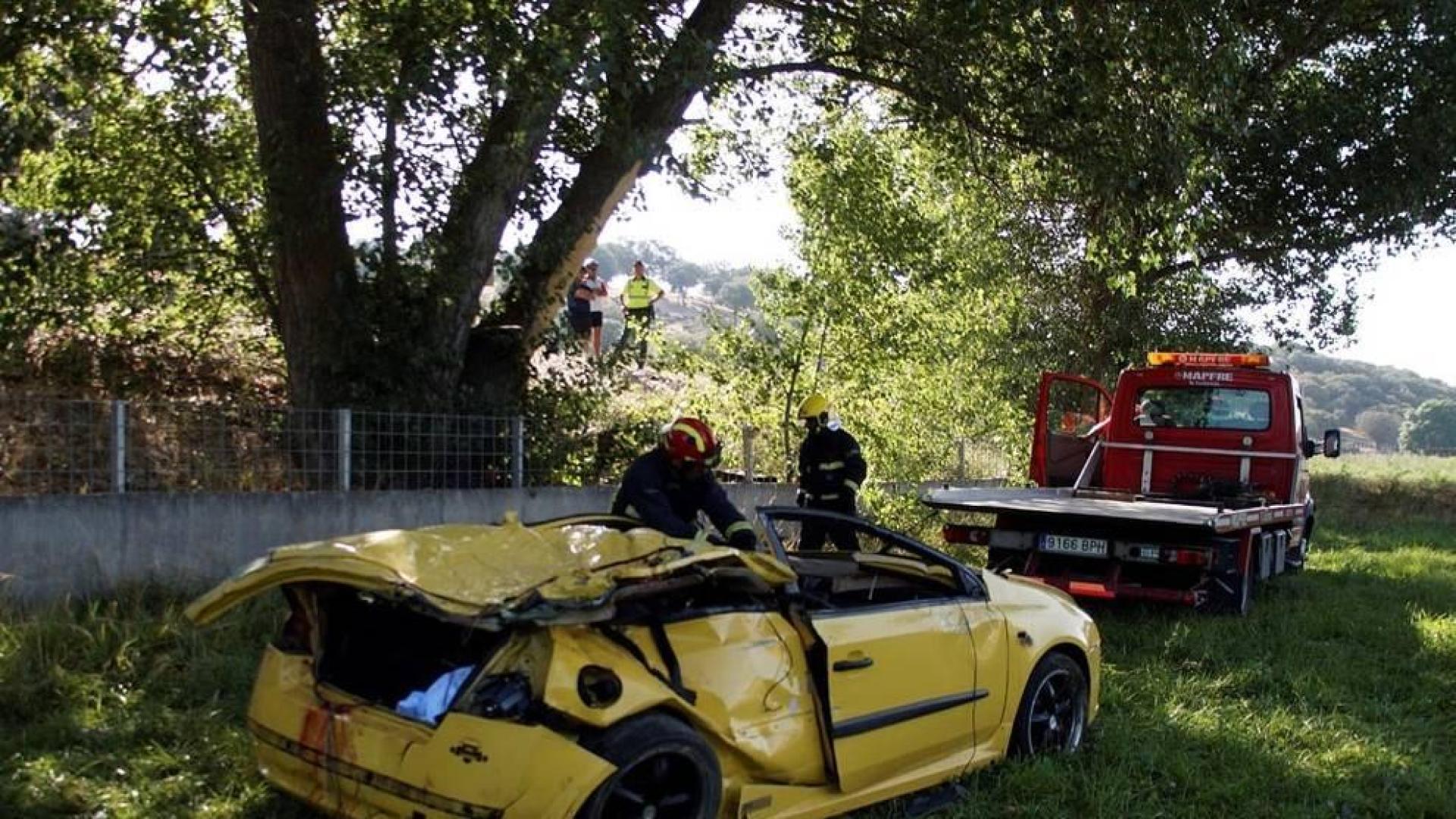 Tres jóvenes muertos y otros tres heridos en un accidente de tráfico en Salamanca