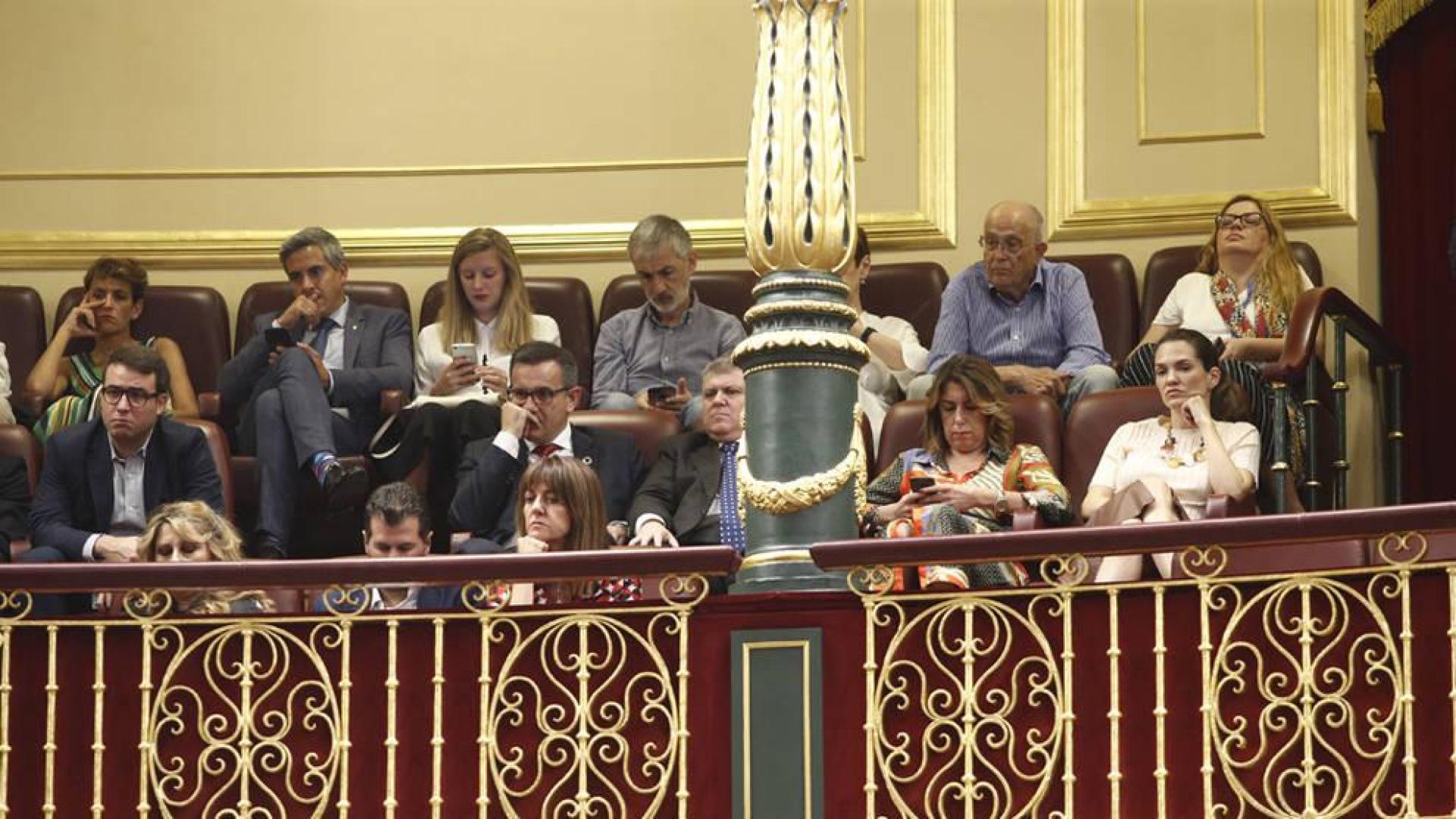 María Chivite asiste a la intervención de Pedro Sánchez en el debate de investidura
