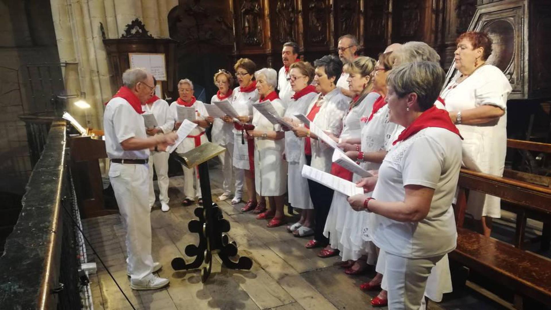 El coro cantó este lunes durante la misa en honor a la Magdalena.