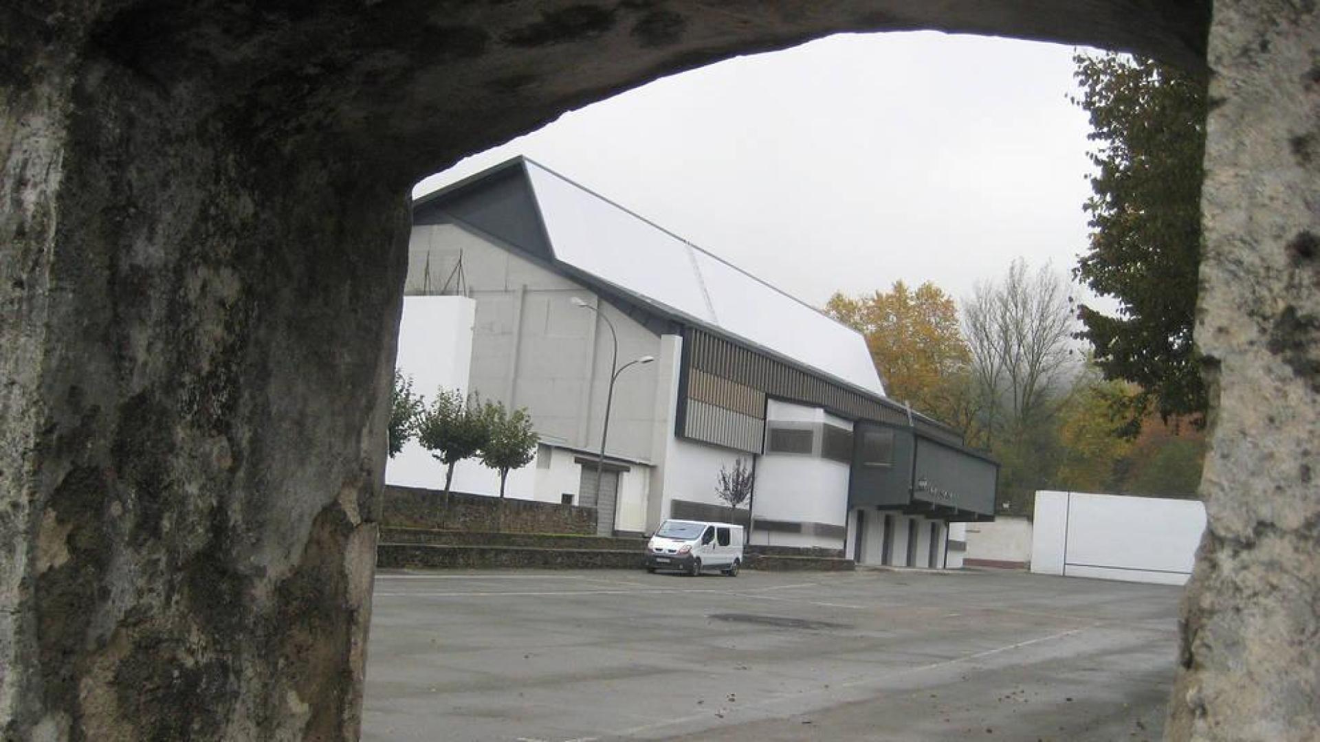El Ayuntamiento invertirá 25.000 euros en arreglar la cubierta del frontón de Elizondo.