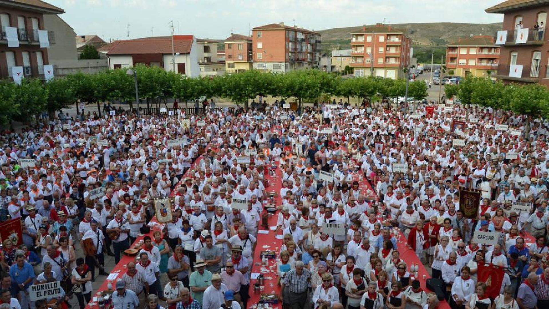 El punto de partida de los auroros fue la plaza de San Cosme y San Damián donde desayunaron.