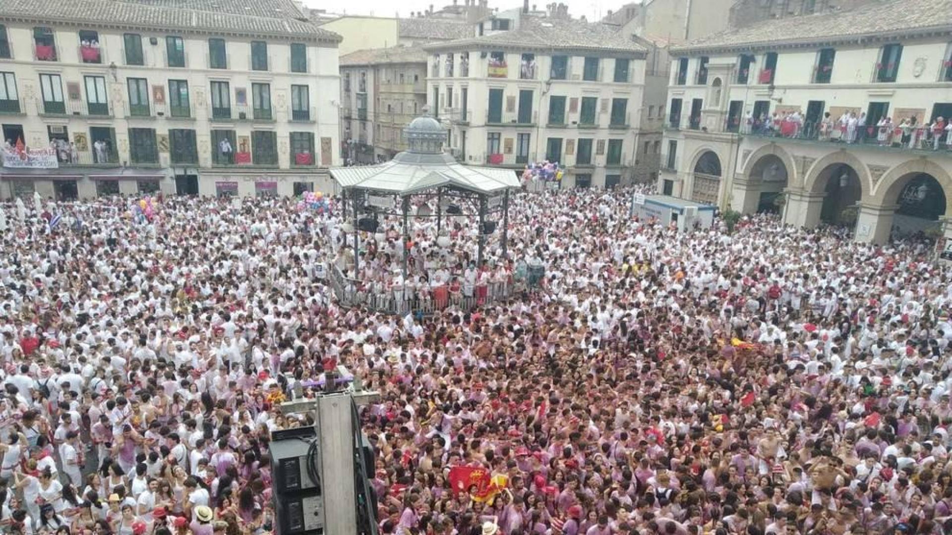 La AECC prende el cohete de fiestas de Tudela: "¡Viva Tudela! ¡Viva Navarra! ¡Viva Santa Ana!"