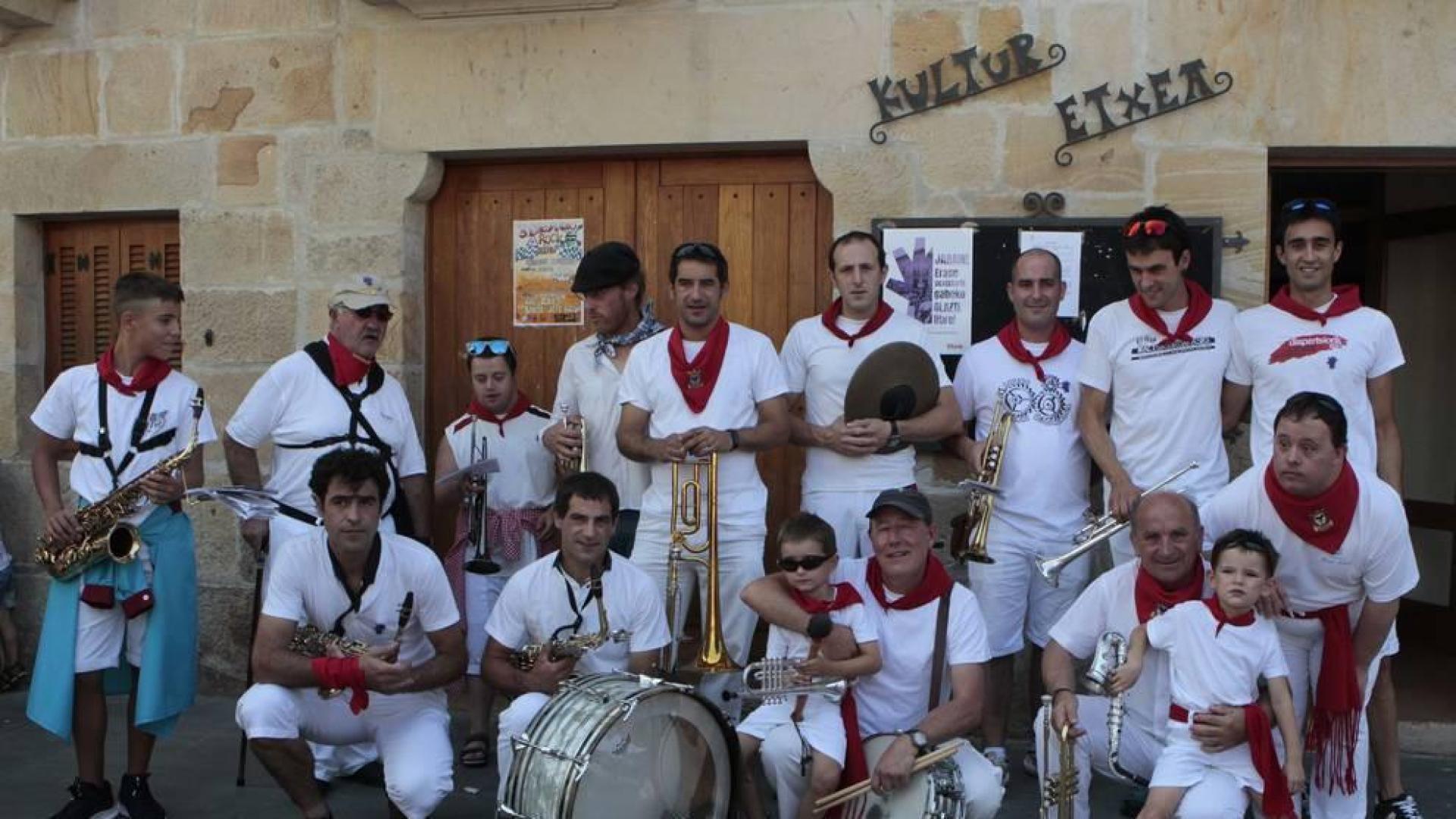 Fotos del cohete de fiestas de Santa Ana en Olazagutía 2019