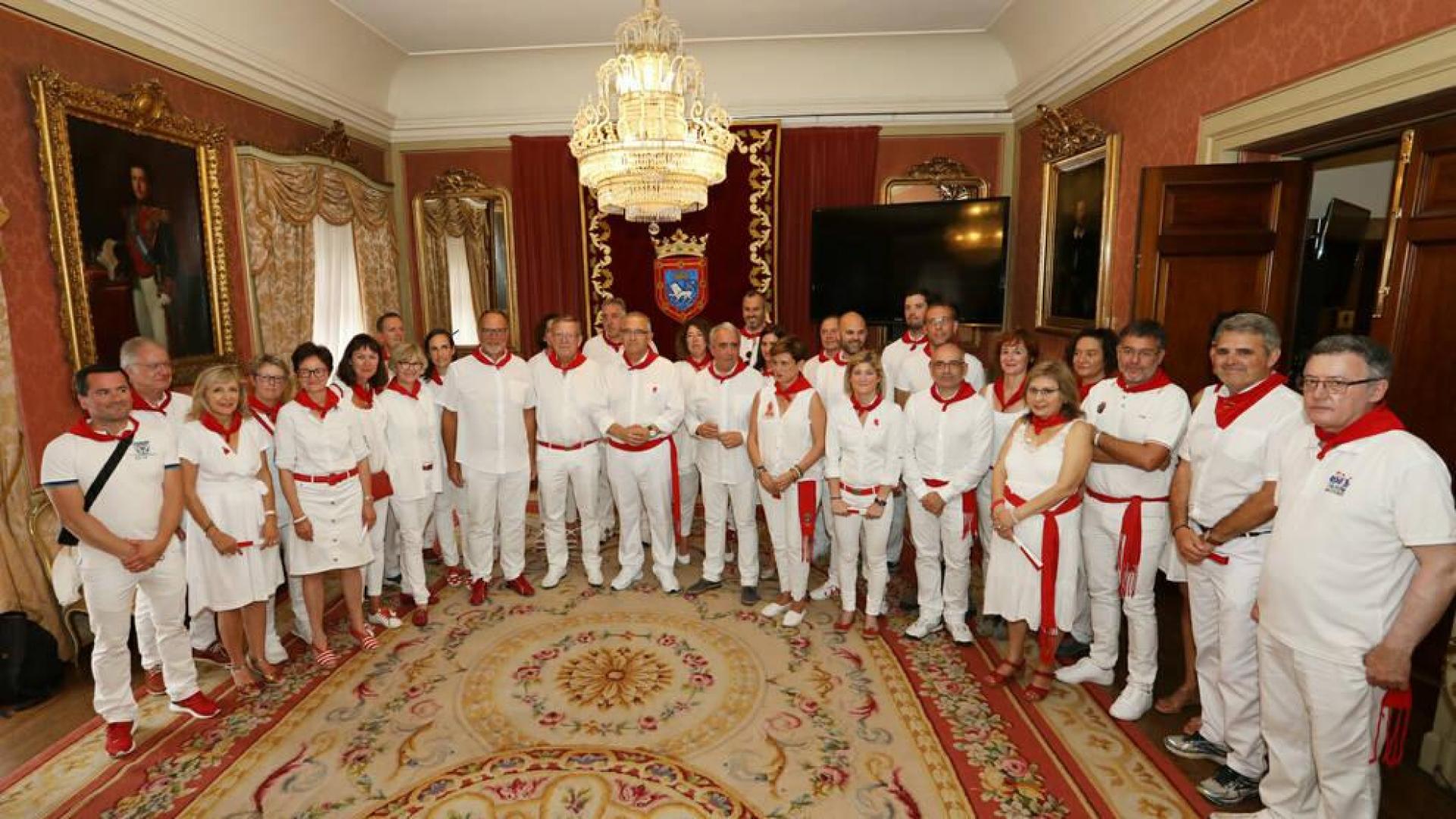 La delegación de Bayona y la coorporación pamplonesa, en la recepción por el día de las ciudades hermanas.