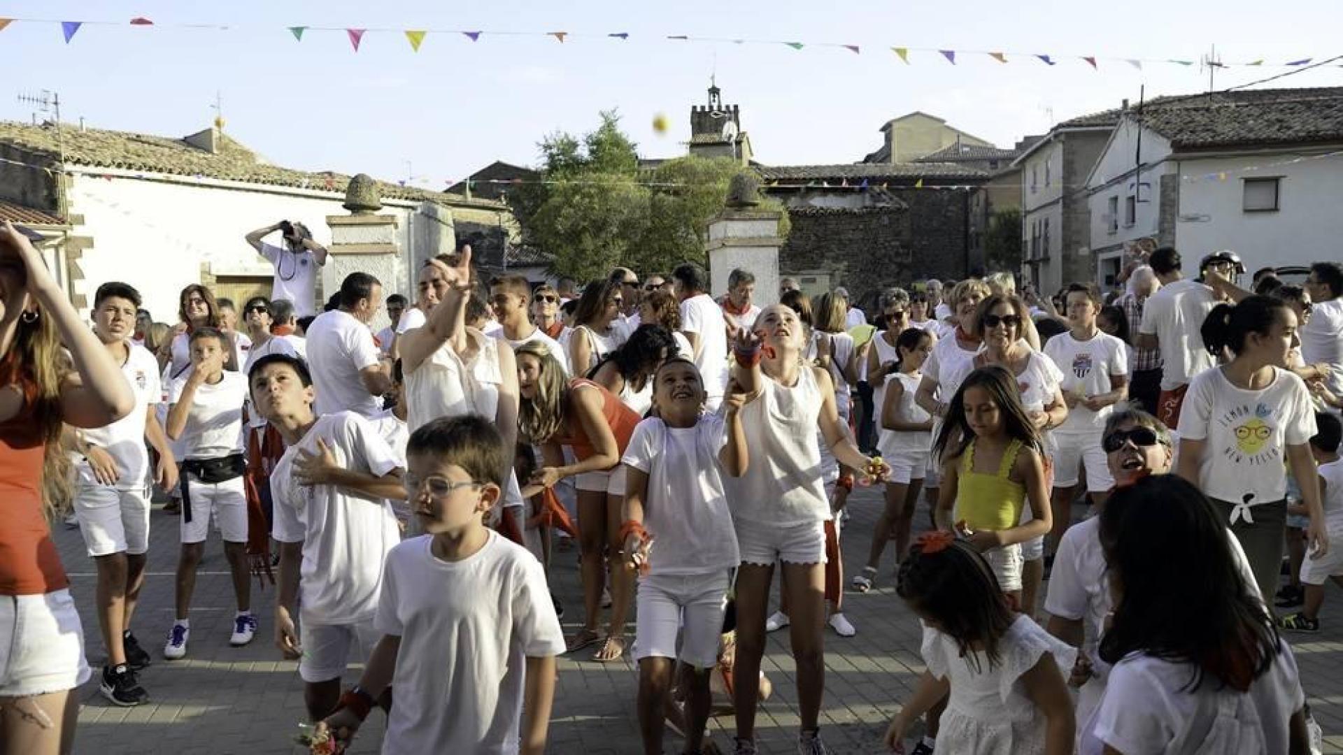 La Bodega de Liédena cumple 80 años y este miércoles fue la encargada de dar inicio a las fiestas de la localidad