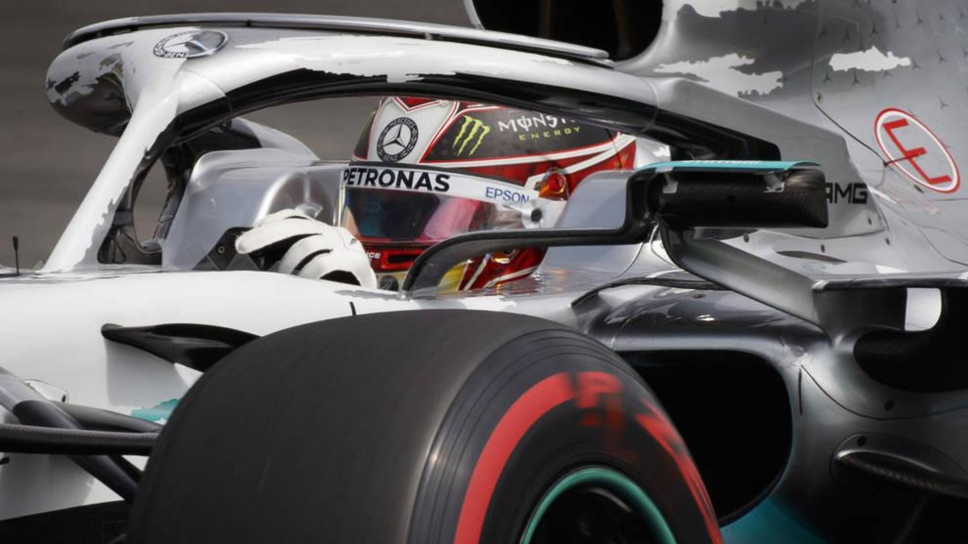 El piloto británico de Fórmula Uno Lewis Hamilton en acción durante la tercera sesión de práctica de la Fórmula 1 en Hockenheim, Alemania.