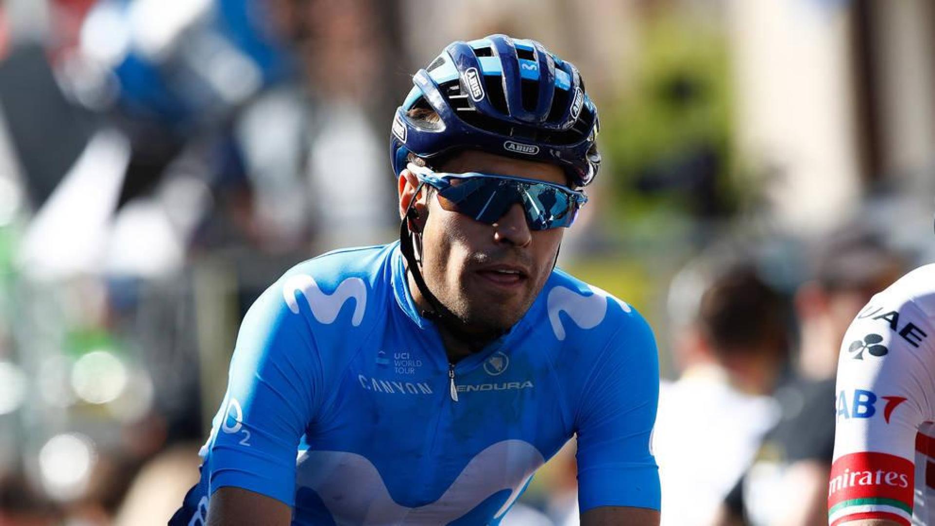 Mikel Landa entra en meta tras una etapa el Tour de Francia.