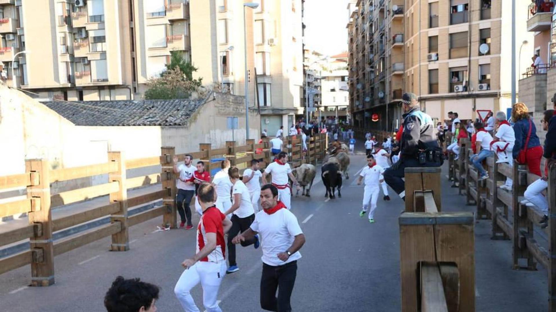 Un mozo arrollado por la manada en el quinto encierro de fiestas de Tudela