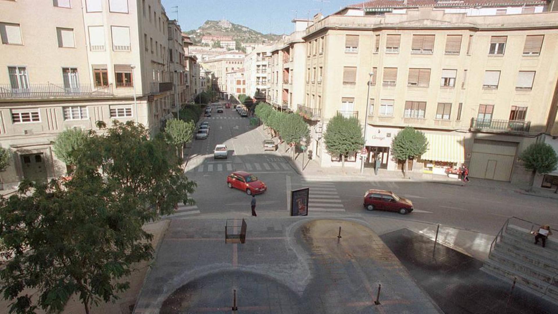 Imagen de 1999, con el Monumento al Agua de la plaza de la Coronación antes de su derribo