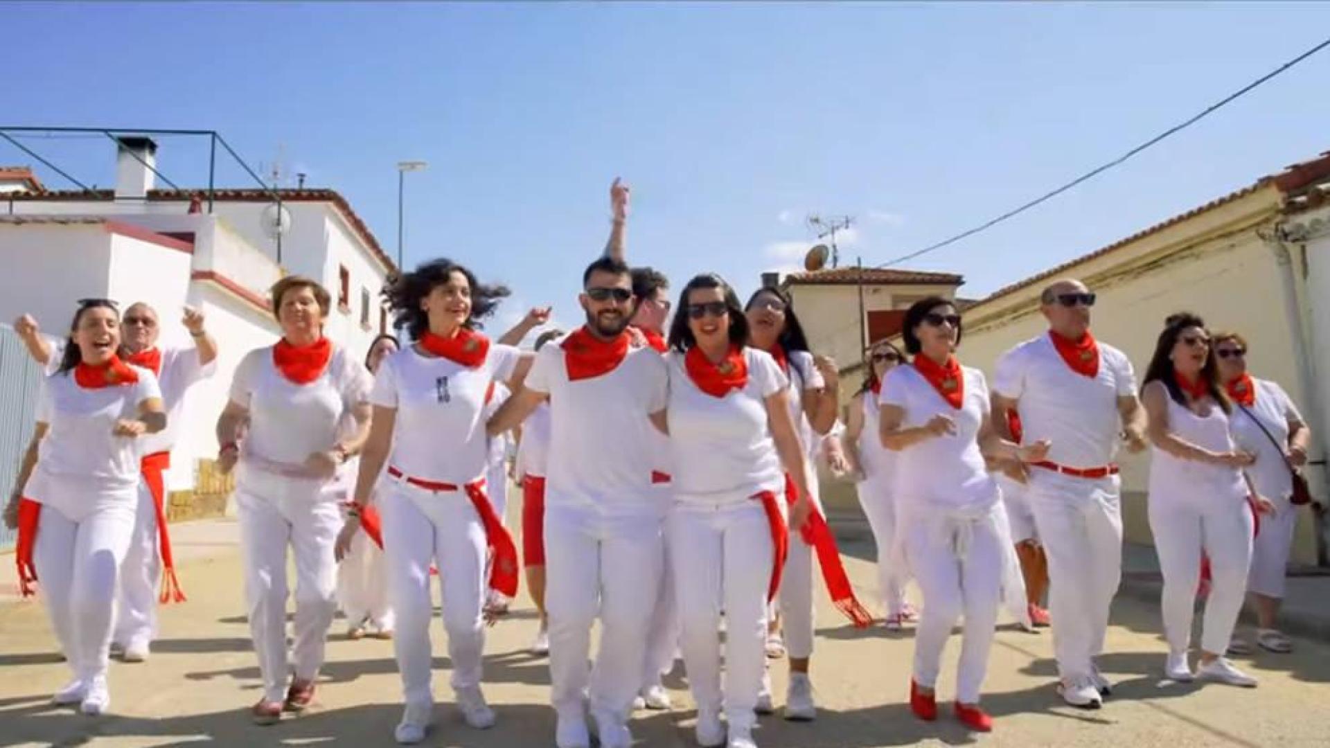 El coro de Rada invita a las fiestas de la localidad con una canción, videoclip incluido