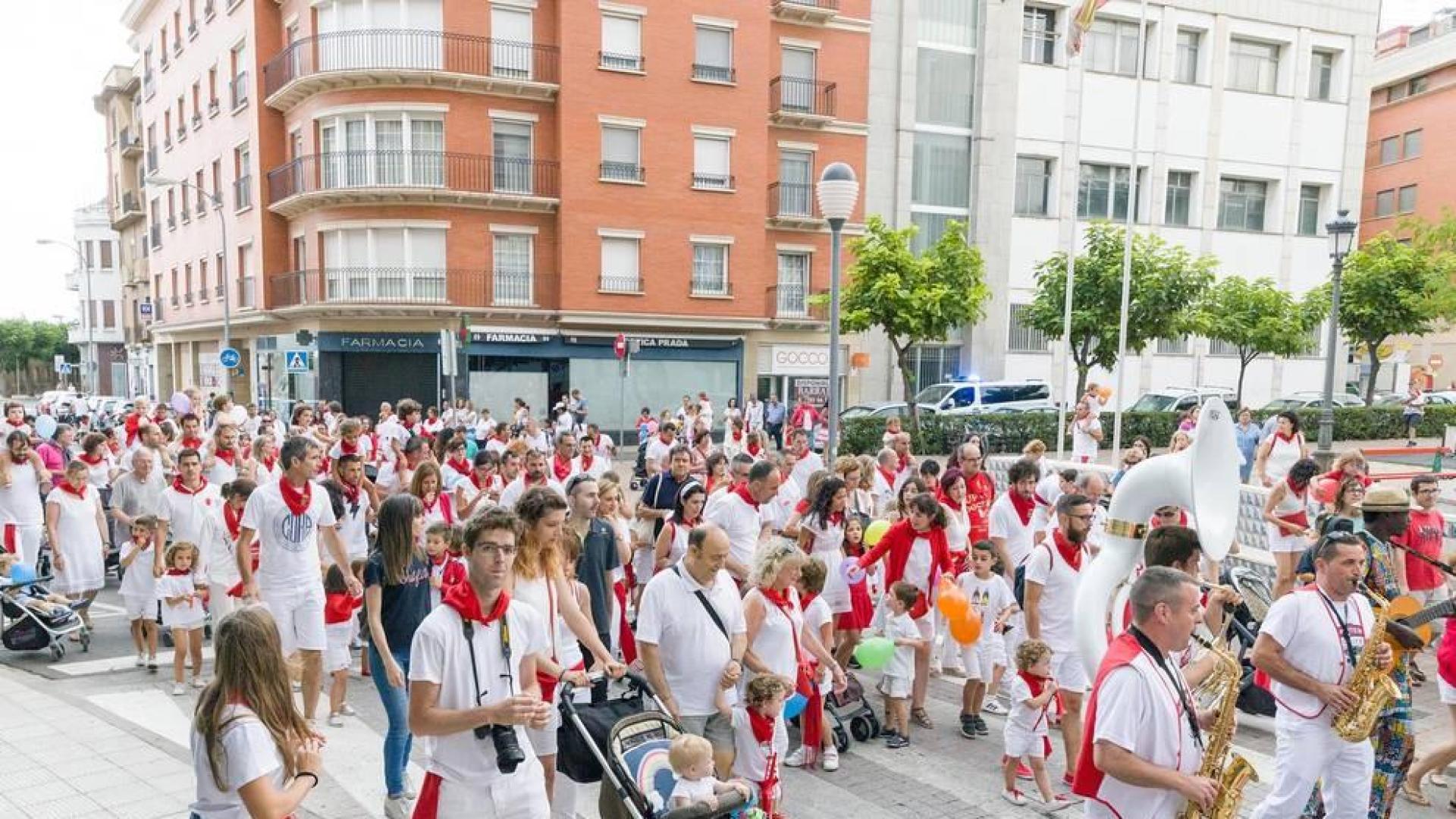 Numerosos niños y padres acudieron a la Dorotea Infantil que promueve la peña Ciudad Deportiva.