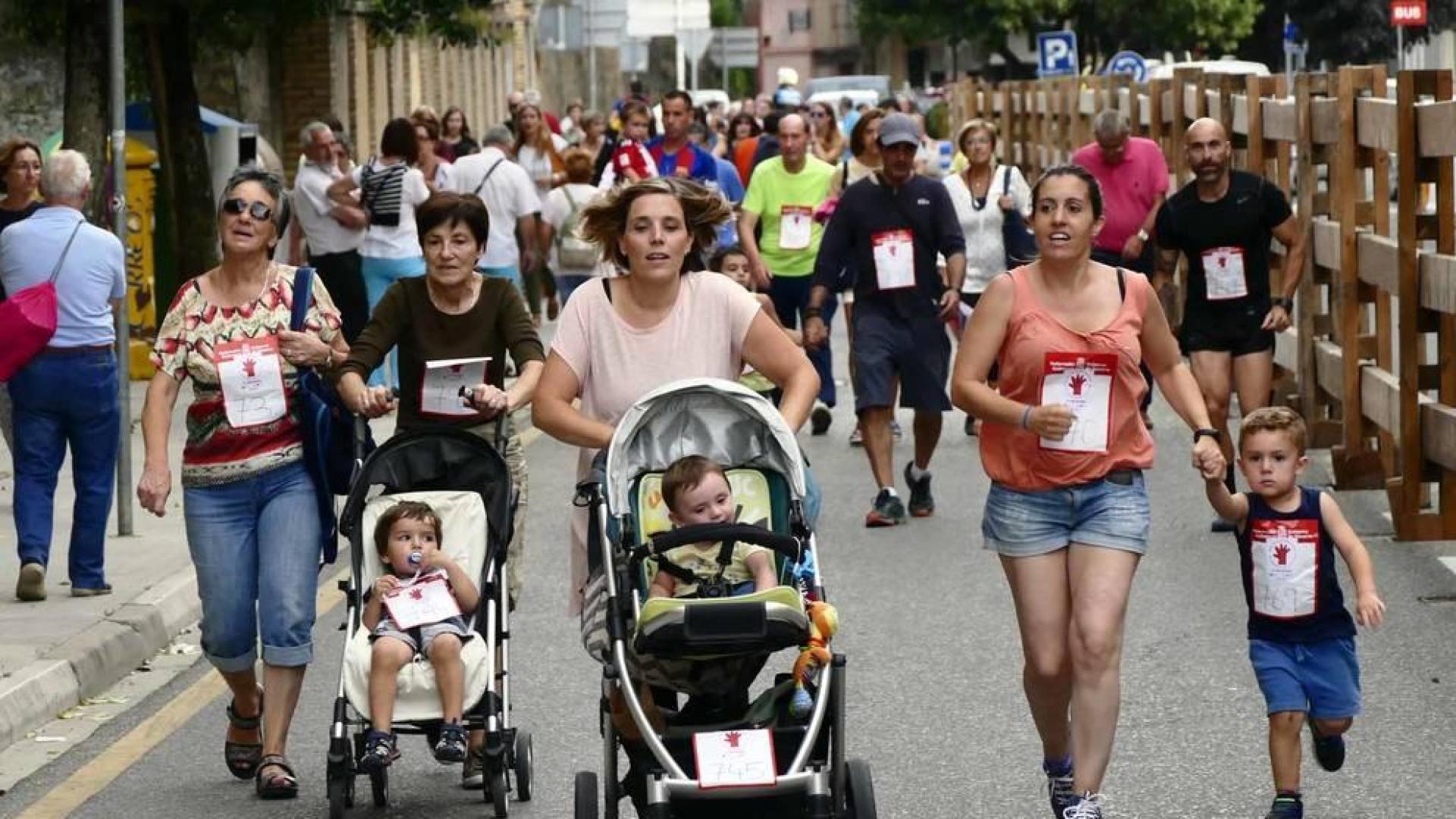 Fotos de la Carrera del Encierro de Estella que ha celebrado este miércoles su séptima edición.