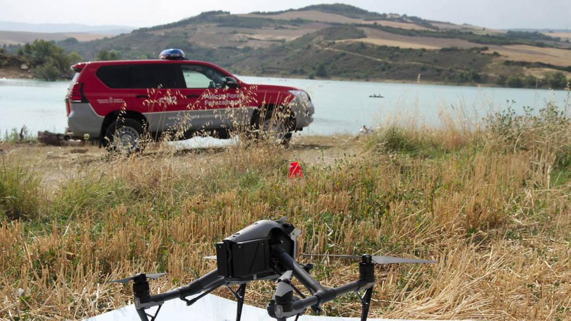 Policía Foral vigila el embalse de Alloz con drones