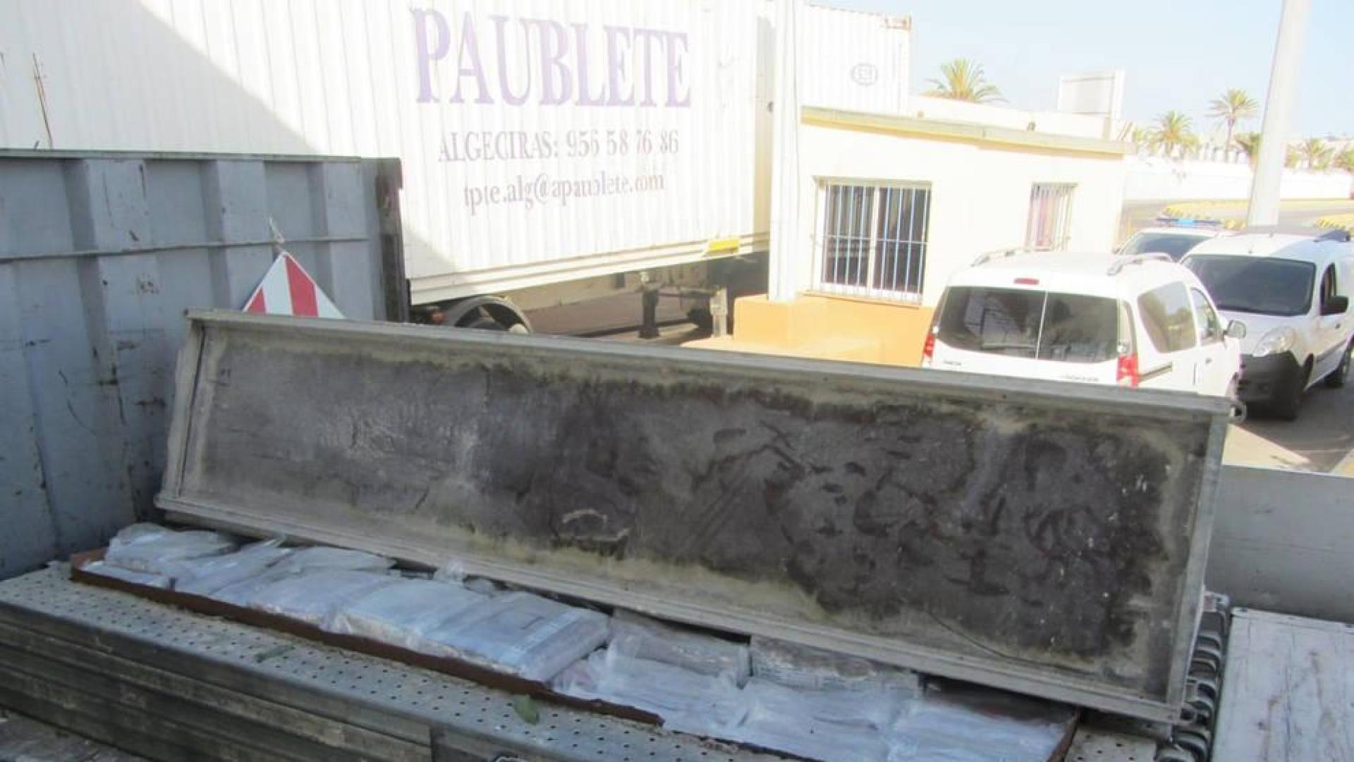 La Guardia Civil halla 493 kilos de hachís en un camión que iba a cruzar el Estrecho