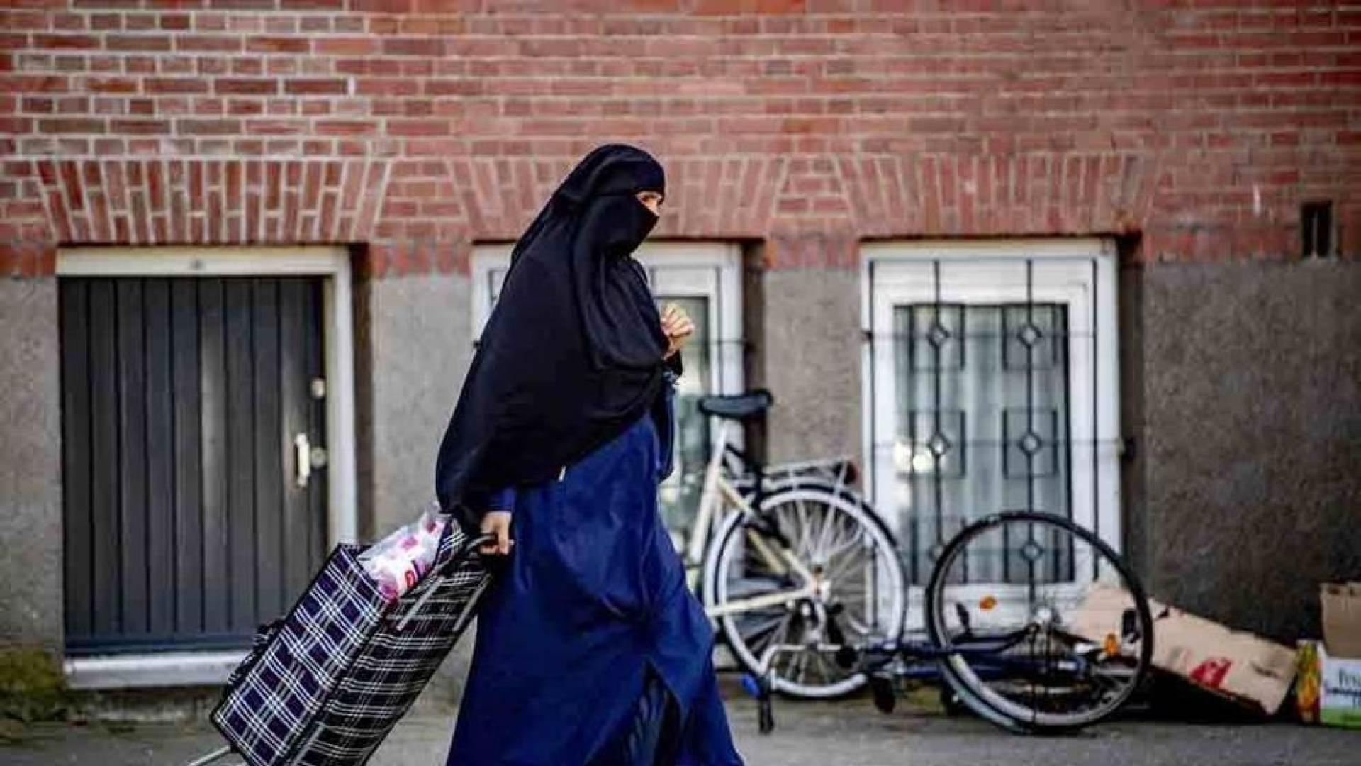 Entra en vigor el veto al burka en espacios públicos de Países Bajos