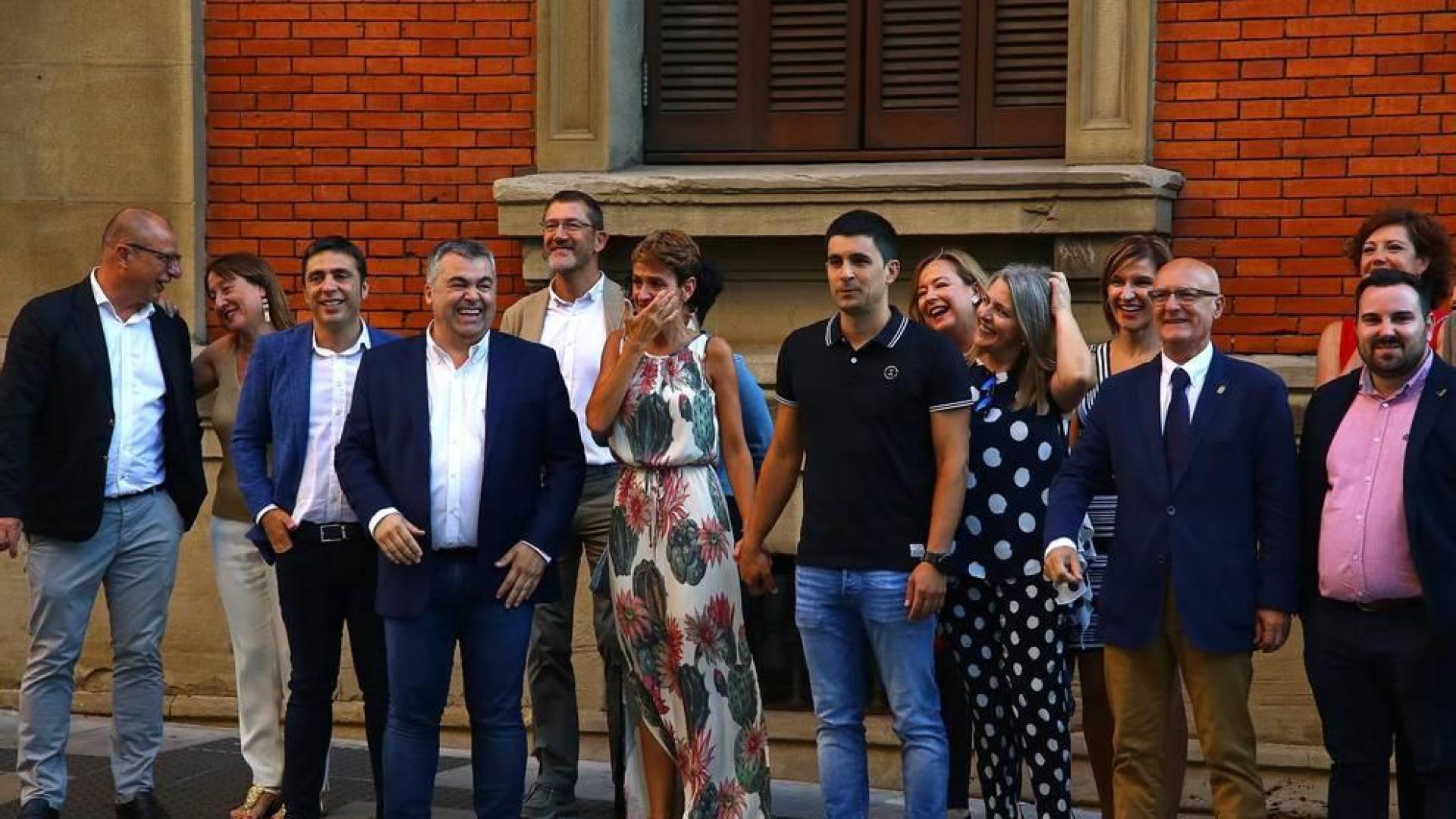 Galería de fotos de la segunda votación del pleno de investidura en el que la candidata socialista María Chivite ha sido elegida presidenta del Gobierno navarro gracias a la abstención de Bildu