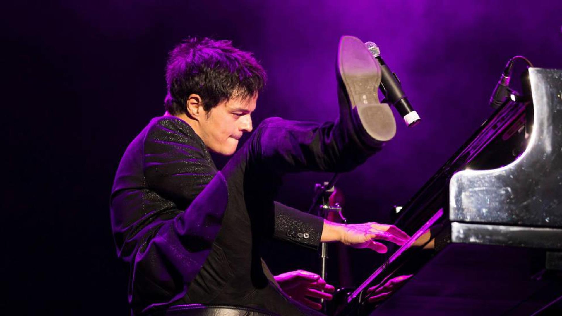 El talento de Jamie Cullum deslumbra y conquista al público de Cap Roig