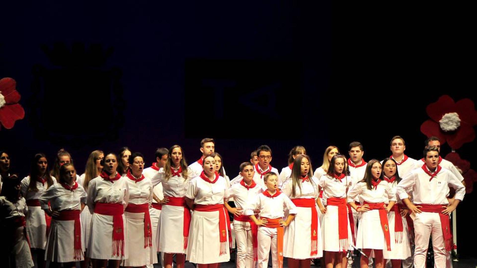 Todos los participantes en el 'Campeón de campeones' de Tafalla cantaron una jota grupal.