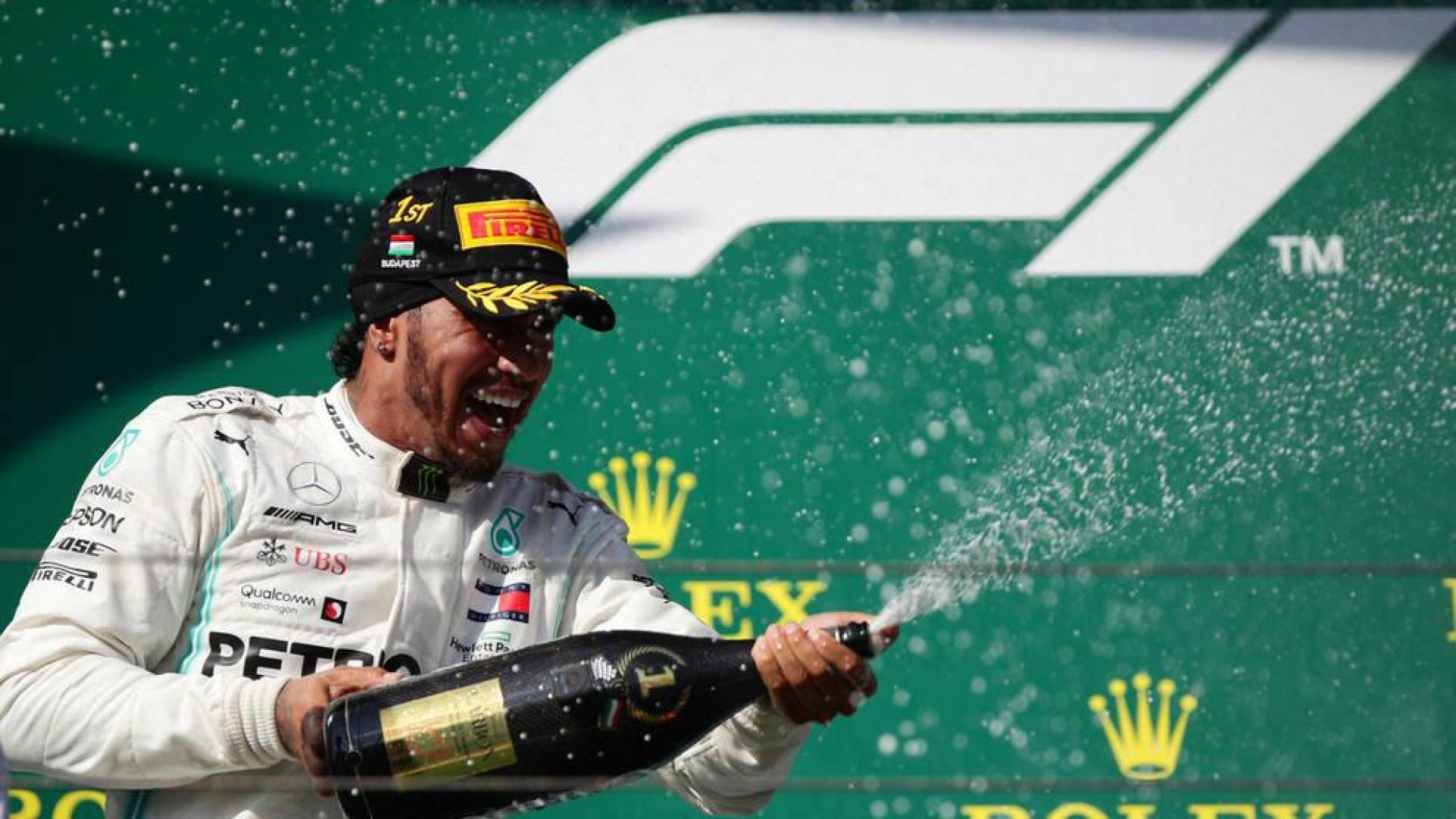 Lewis Hamilton celebra su victoria en el Gran Premio de Hungría.