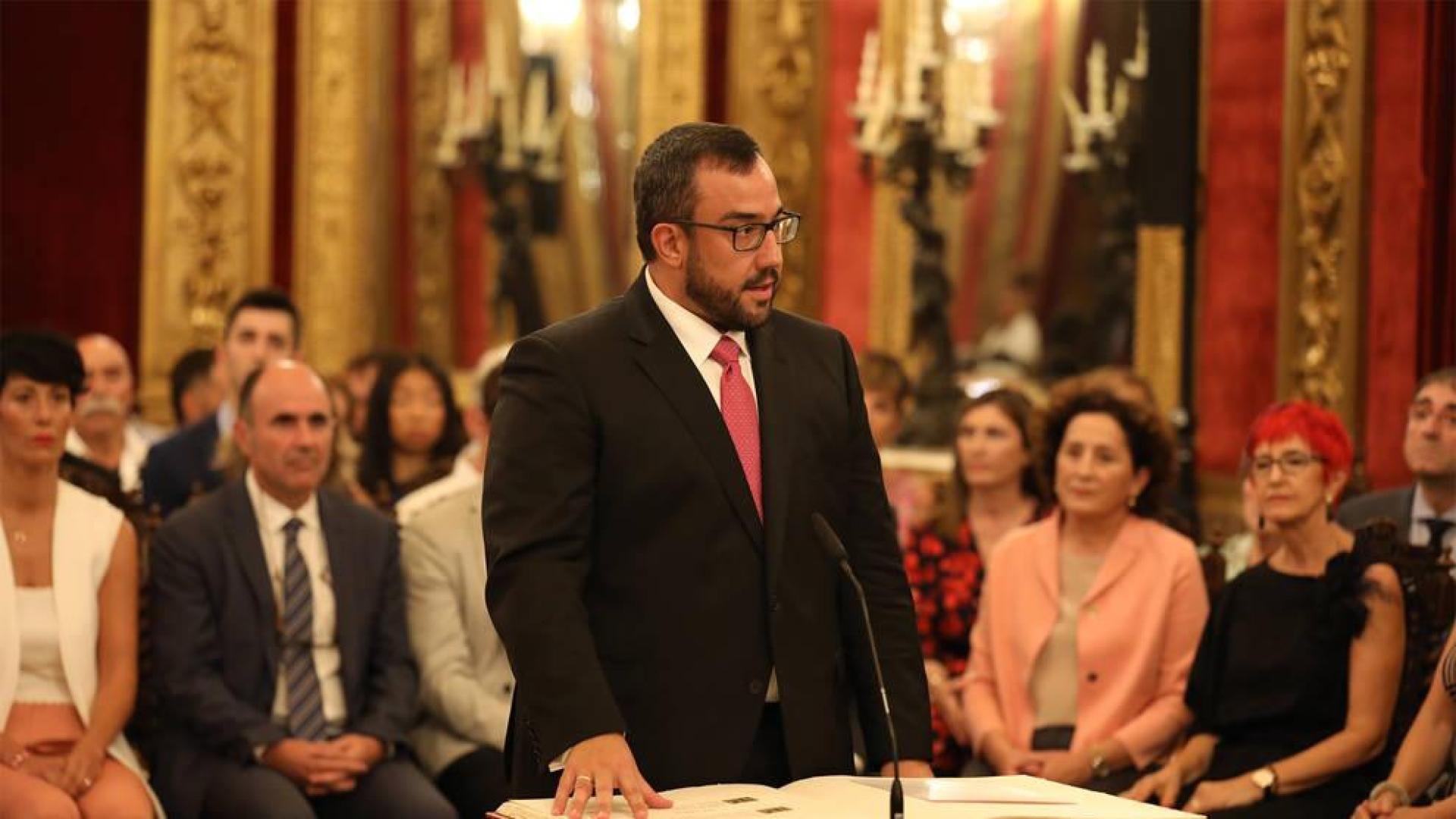 El vicepresidente Remírez promete su cargo.