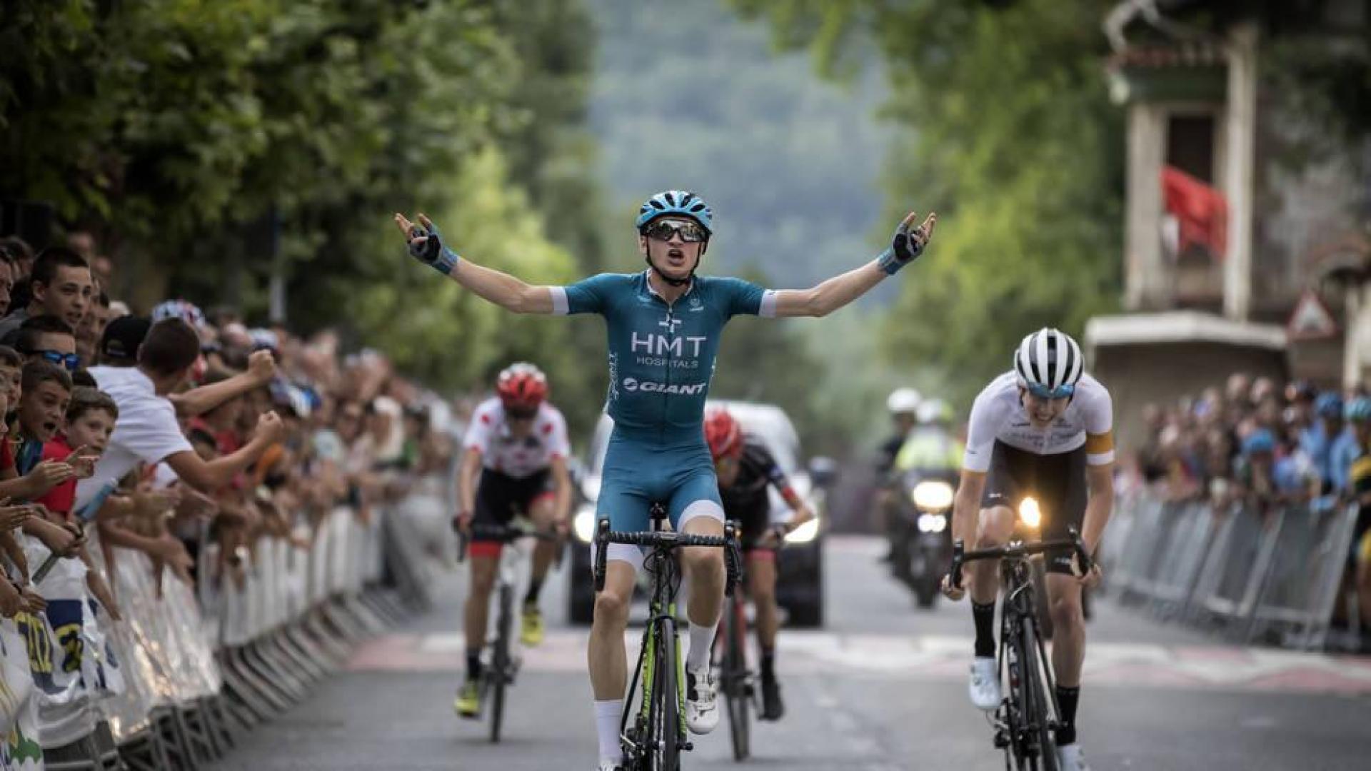 Dylan Westley gana la etapa de Etxarri Aranatz de la Vuelta Pamplona