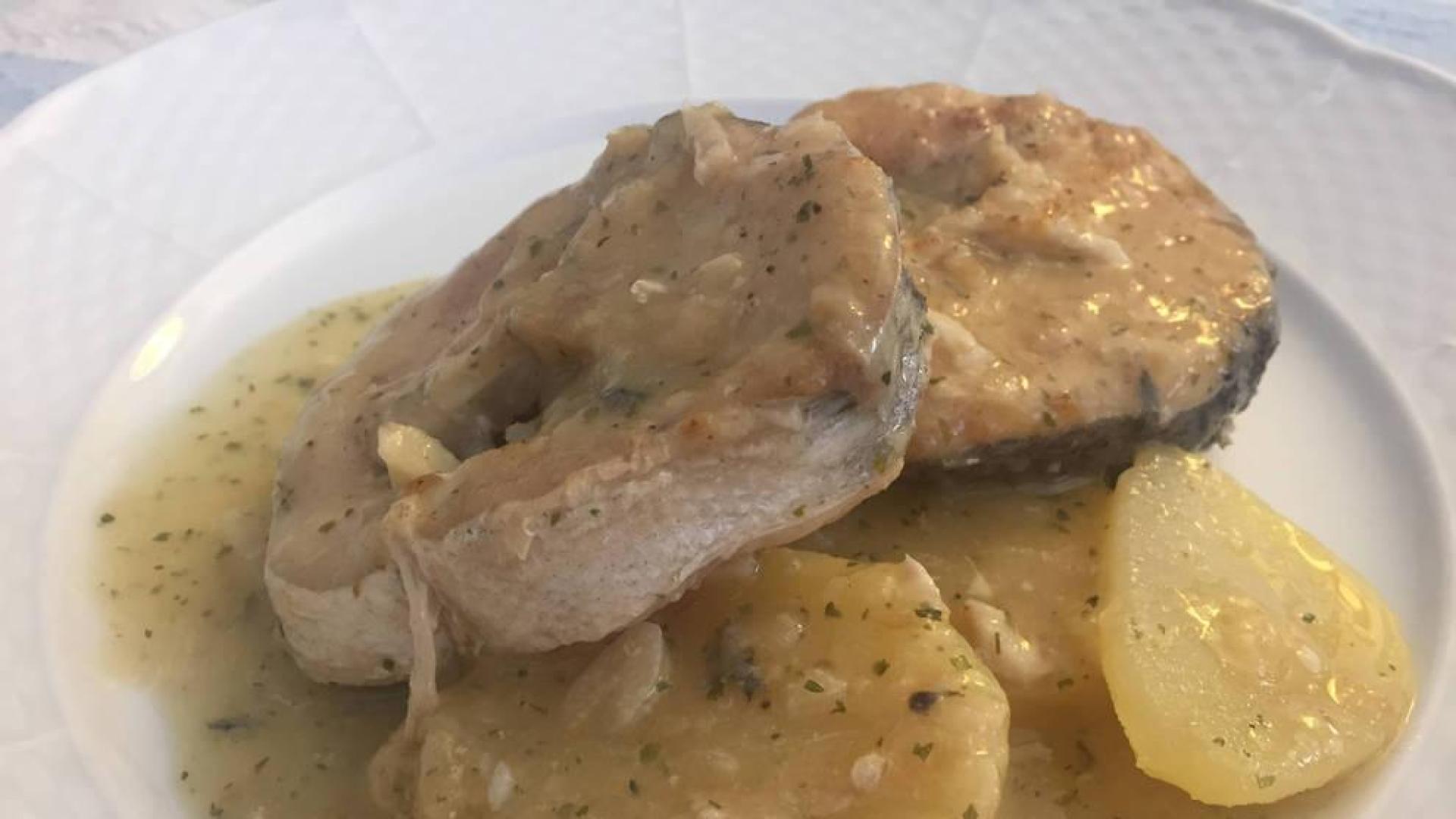 Merluza en salsa y patatas