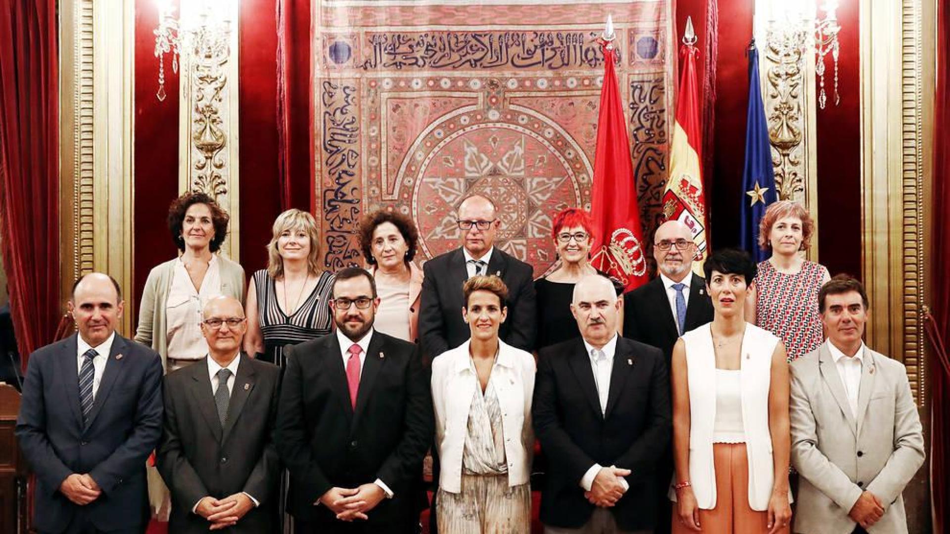 Los trece consejeros del nuevo Gobierno foral toman posesión de sus cargos